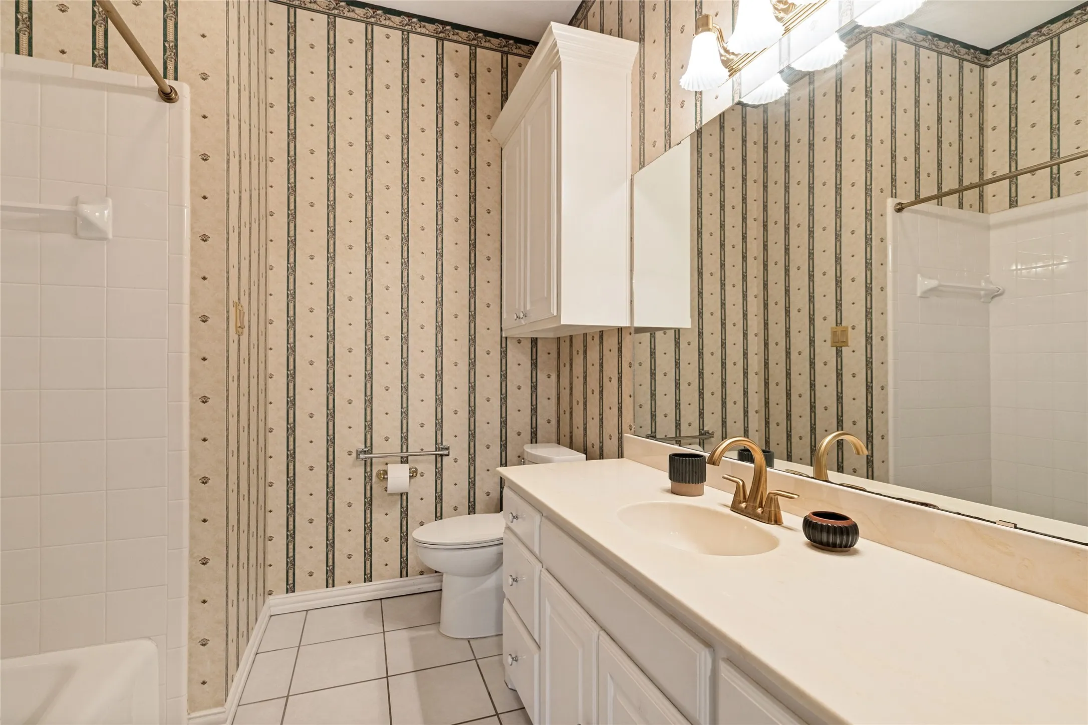 Guest Bathroom for 2nd and 3rd Bedrooms