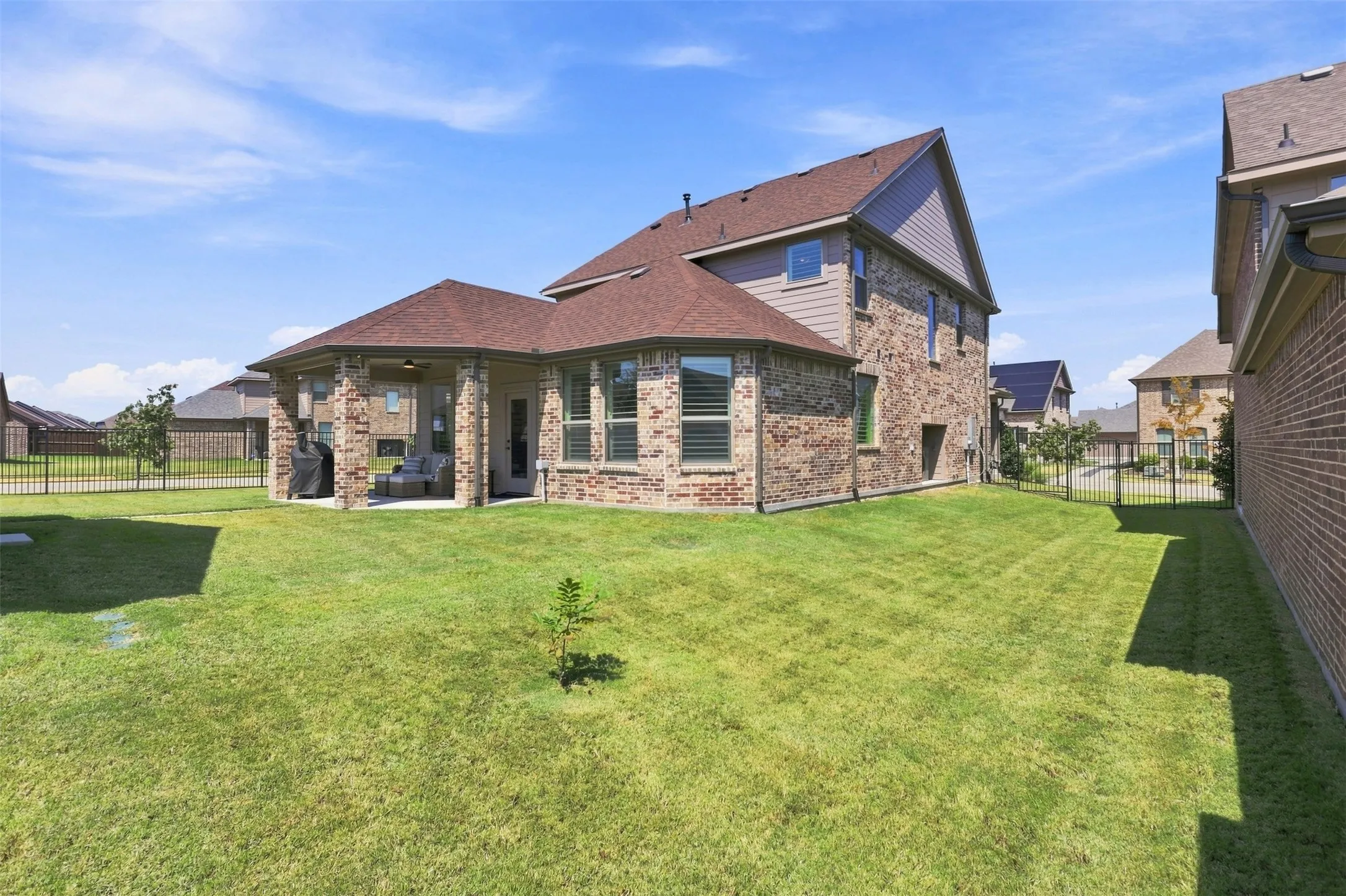 Single Family Residence For Sale in Grayson County , 1829 Temple Hills, Van Alstyne, Texas 75495, 4 Bedroom, 4 Bathroom, 2 Garage spaces, 2,582 Sqft, built in 2022, mls#21373114, Real Estate Agent in Van Alstyne, Homes For Sale in Grayson county, Homes For Sale in Van Alstyne, Realtor in Van Alstyne Texas, Real Estate Brokerage Independent Realty Texas, Luminita Cordes Realtor