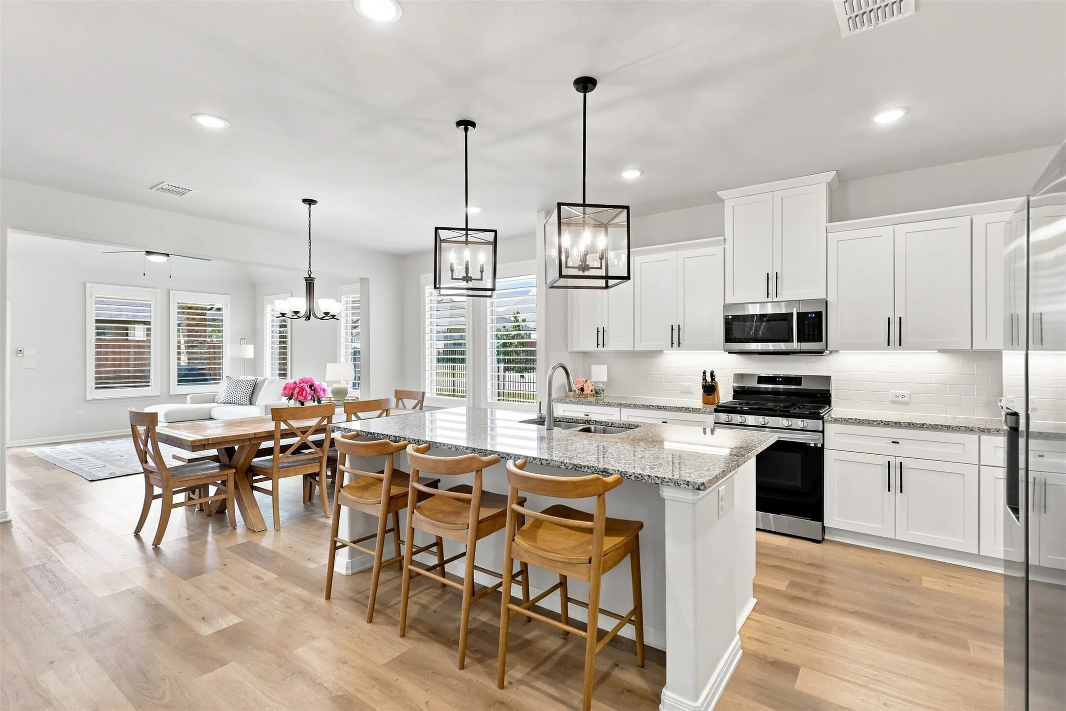 Single Family Residence For Sale in Grayson County , 1829 Temple Hills, Van Alstyne, Texas 75495, 4 Bedroom, 4 Bathroom, 2 Garage spaces, 2,582 Sqft, built in 2022, mls#21373114, Real Estate Agent in Van Alstyne, Homes For Sale in Grayson county, Homes For Sale in Van Alstyne, Realtor in Van Alstyne Texas, Real Estate Brokerage Independent Realty Texas, Luminita Cordes Realtor
