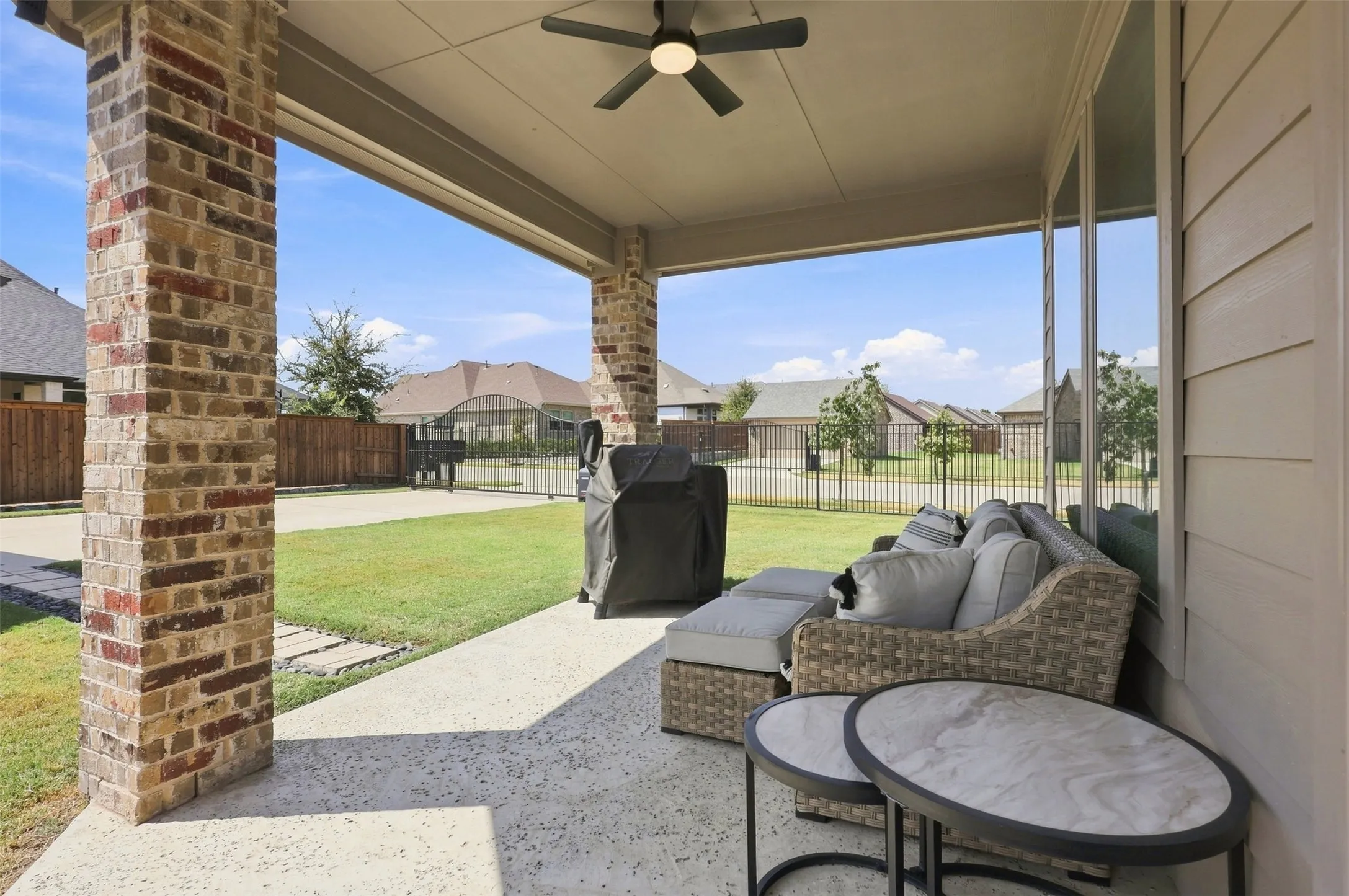Single Family Residence For Sale in Grayson County , 1829 Temple Hills, Van Alstyne, Texas 75495, 4 Bedroom, 4 Bathroom, 2 Garage spaces, 2,582 Sqft, built in 2022, mls#21373114, Real Estate Agent in Van Alstyne, Homes For Sale in Grayson county, Homes For Sale in Van Alstyne, Realtor in Van Alstyne Texas, Real Estate Brokerage Independent Realty Texas, Luminita Cordes Realtor