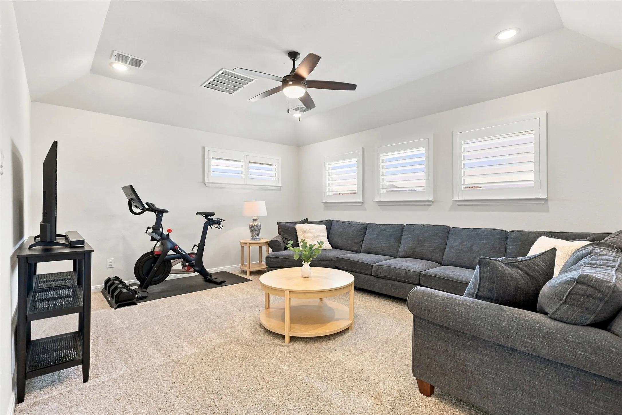 Single Family Residence For Sale in Grayson County , 1829 Temple Hills, Van Alstyne, Texas 75495, 4 Bedroom, 4 Bathroom, 2 Garage spaces, 2,582 Sqft, built in 2022, mls#21373114, Real Estate Agent in Van Alstyne, Homes For Sale in Grayson county, Homes For Sale in Van Alstyne, Realtor in Van Alstyne Texas, Real Estate Brokerage Independent Realty Texas, Luminita Cordes Realtor