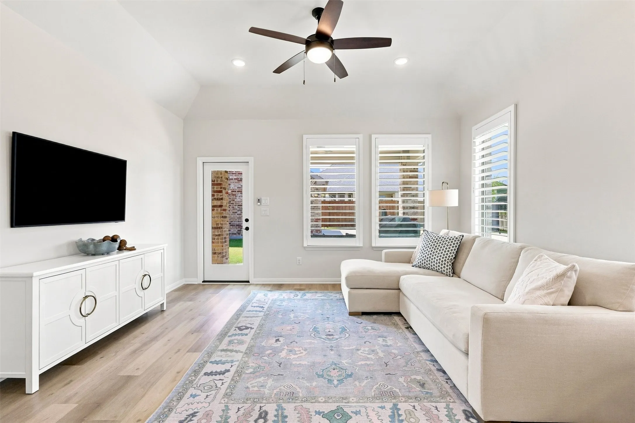 Single Family Residence For Sale in Grayson County , 1829 Temple Hills, Van Alstyne, Texas 75495, 4 Bedroom, 4 Bathroom, 2 Garage spaces, 2,582 Sqft, built in 2022, mls#21373114, Real Estate Agent in Van Alstyne, Homes For Sale in Grayson county, Homes For Sale in Van Alstyne, Realtor in Van Alstyne Texas, Real Estate Brokerage Independent Realty Texas, Luminita Cordes Realtor