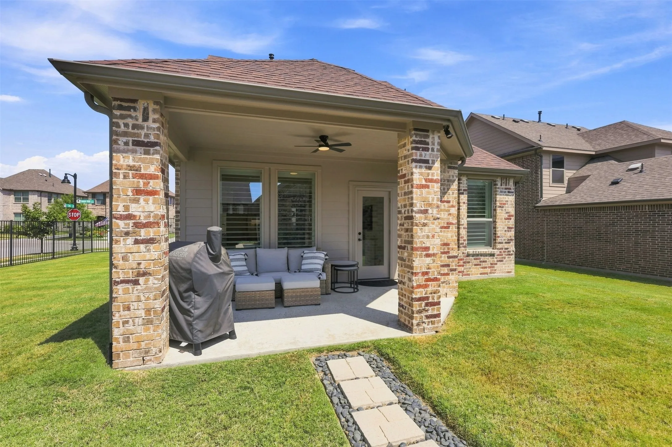 Single Family Residence For Sale in Grayson County , 1829 Temple Hills, Van Alstyne, Texas 75495, 4 Bedroom, 4 Bathroom, 2 Garage spaces, 2,582 Sqft, built in 2022, mls#21373114, Real Estate Agent in Van Alstyne, Homes For Sale in Grayson county, Homes For Sale in Van Alstyne, Realtor in Van Alstyne Texas, Real Estate Brokerage Independent Realty Texas, Luminita Cordes Realtor