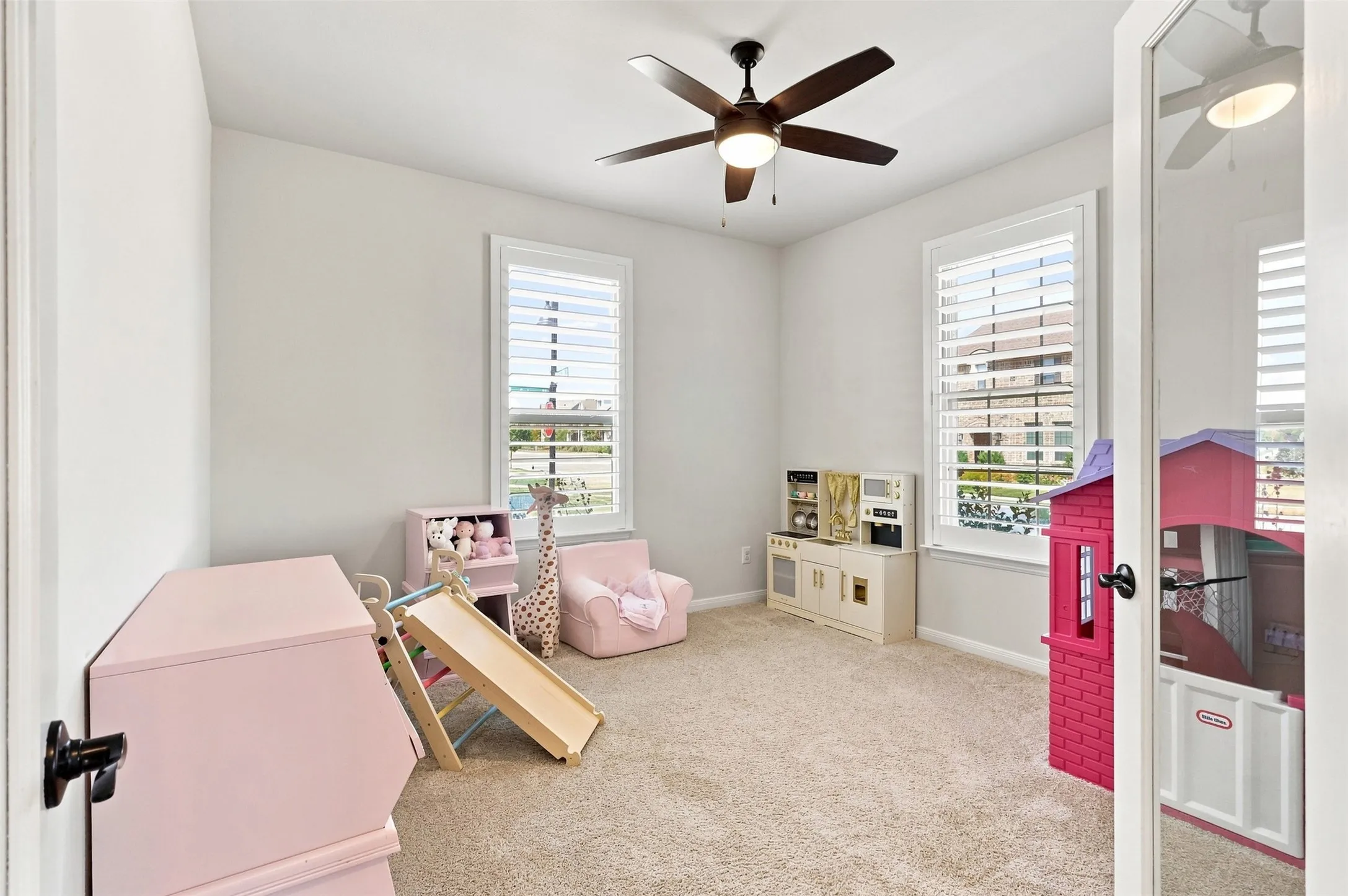 Single Family Residence For Sale in Grayson County , 1829 Temple Hills, Van Alstyne, Texas 75495, 4 Bedroom, 4 Bathroom, 2 Garage spaces, 2,582 Sqft, built in 2022, mls#21373114, Real Estate Agent in Van Alstyne, Homes For Sale in Grayson county, Homes For Sale in Van Alstyne, Realtor in Van Alstyne Texas, Real Estate Brokerage Independent Realty Texas, Luminita Cordes Realtor