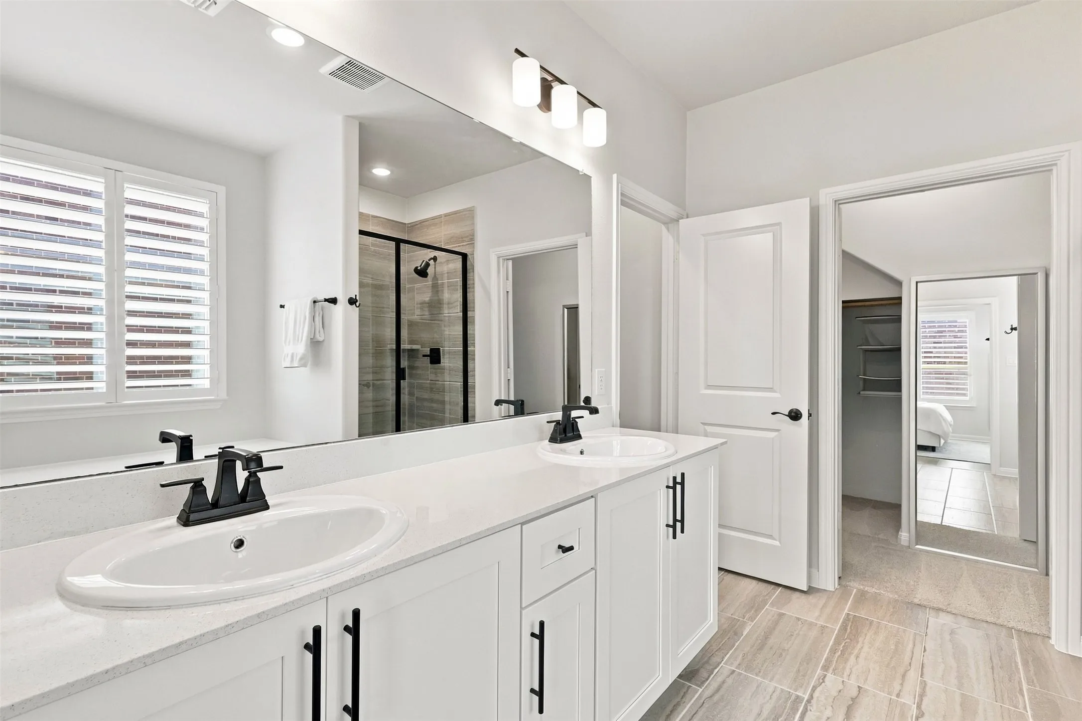 Single Family Residence For Sale in Grayson County , 1829 Temple Hills, Van Alstyne, Texas 75495, 4 Bedroom, 4 Bathroom, 2 Garage spaces, 2,582 Sqft, built in 2022, mls#21373114, Real Estate Agent in Van Alstyne, Homes For Sale in Grayson county, Homes For Sale in Van Alstyne, Realtor in Van Alstyne Texas, Real Estate Brokerage Independent Realty Texas, Luminita Cordes Realtor