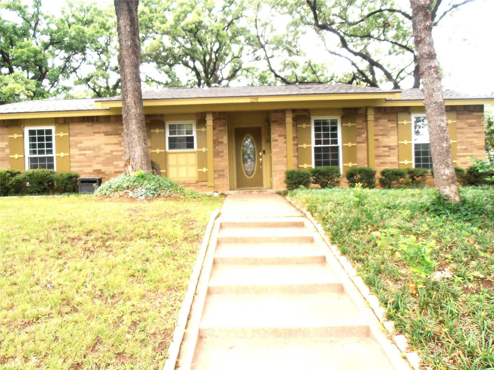 Single Family Residence For Sale in Tarrant County , 2911 Norwood Lane, Arlington, Texas 76013, 3 Bedroom, 2 Bathroom, 2 Garage spaces, 1,573 Sqft, built in 1964, mls#21374644, Real Estate Agent in Arlington, Homes For Sale in Tarrant county, Homes For Sale in Arlington, Realtor in Arlington Texas, Real Estate Brokerage Independent Realty Texas, Luminita Cordes Realtor