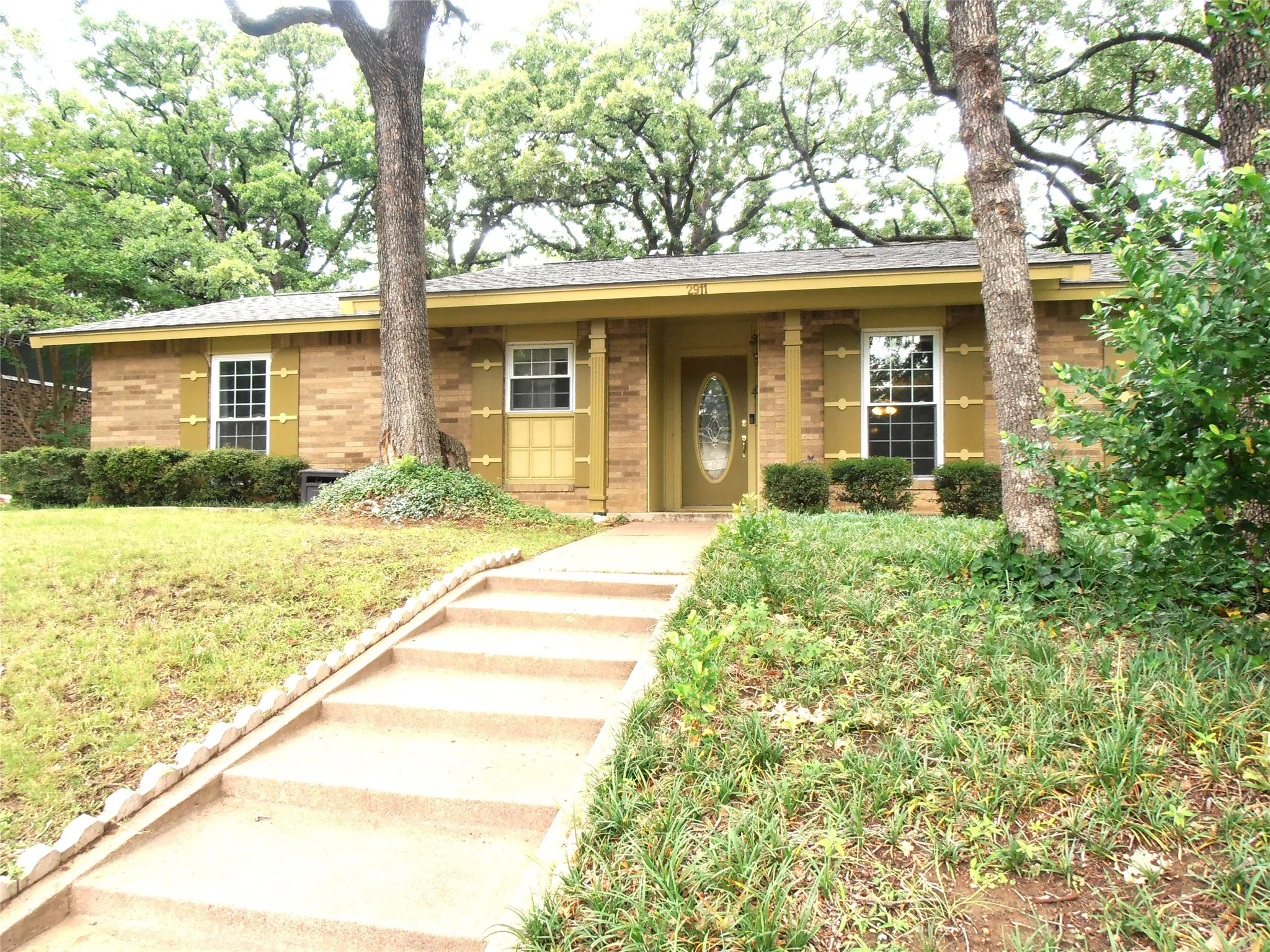 Single Family Residence For Sale in Tarrant County , 2911 Norwood Lane, Arlington, Texas 76013, 3 Bedroom, 2 Bathroom, 2 Garage spaces, 1,573 Sqft, built in 1964, mls#21374644, Real Estate Agent in Arlington, Homes For Sale in Tarrant county, Homes For Sale in Arlington, Realtor in Arlington Texas, Real Estate Brokerage Independent Realty Texas, Luminita Cordes Realtor