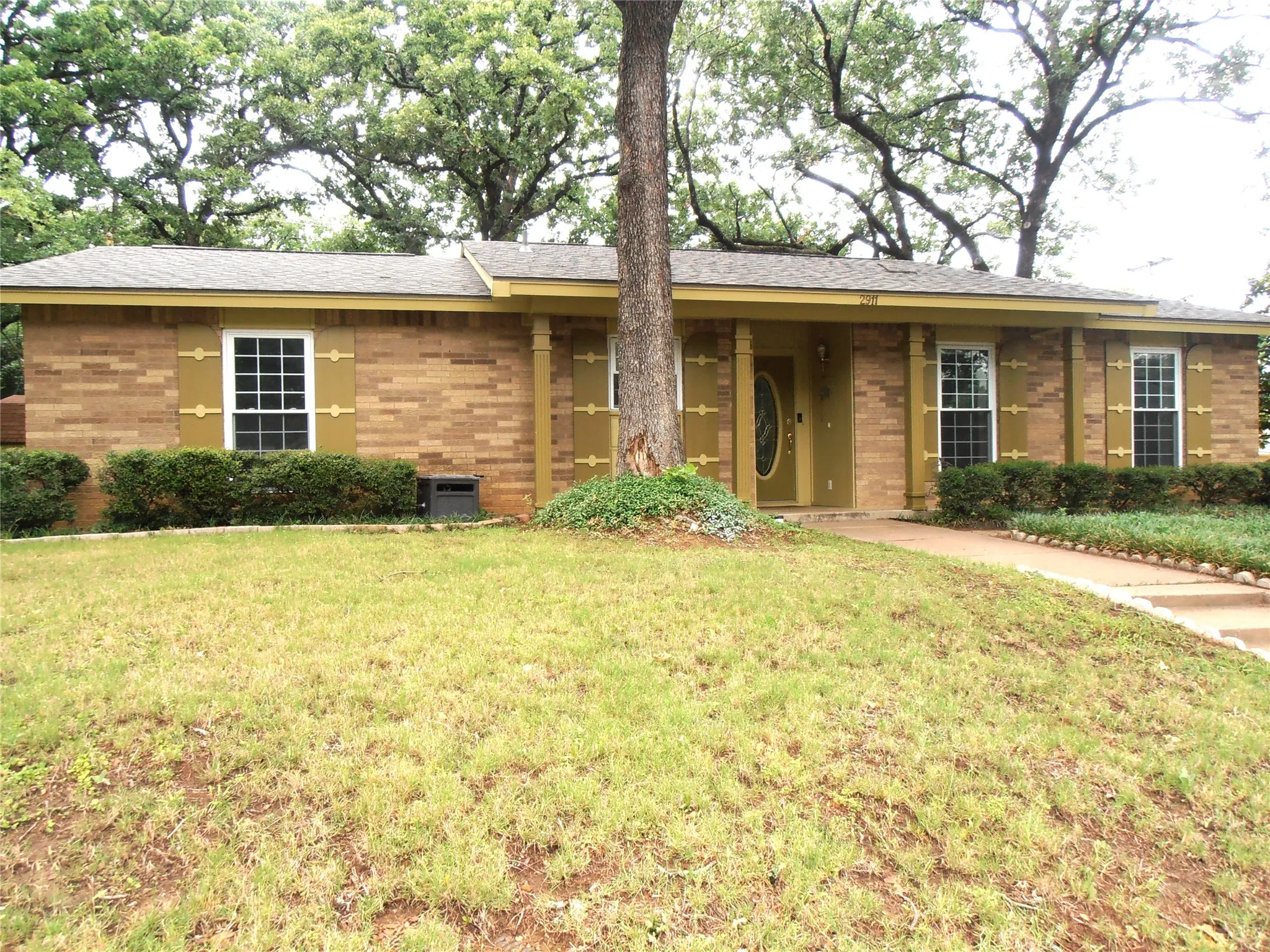Single Family Residence For Sale in Tarrant County , 2911 Norwood Lane, Arlington, Texas 76013, 3 Bedroom, 2 Bathroom, 2 Garage spaces, 1,573 Sqft, built in 1964, mls#21374644, Real Estate Agent in Arlington, Homes For Sale in Tarrant county, Homes For Sale in Arlington, Realtor in Arlington Texas, Real Estate Brokerage Independent Realty Texas, Luminita Cordes Realtor