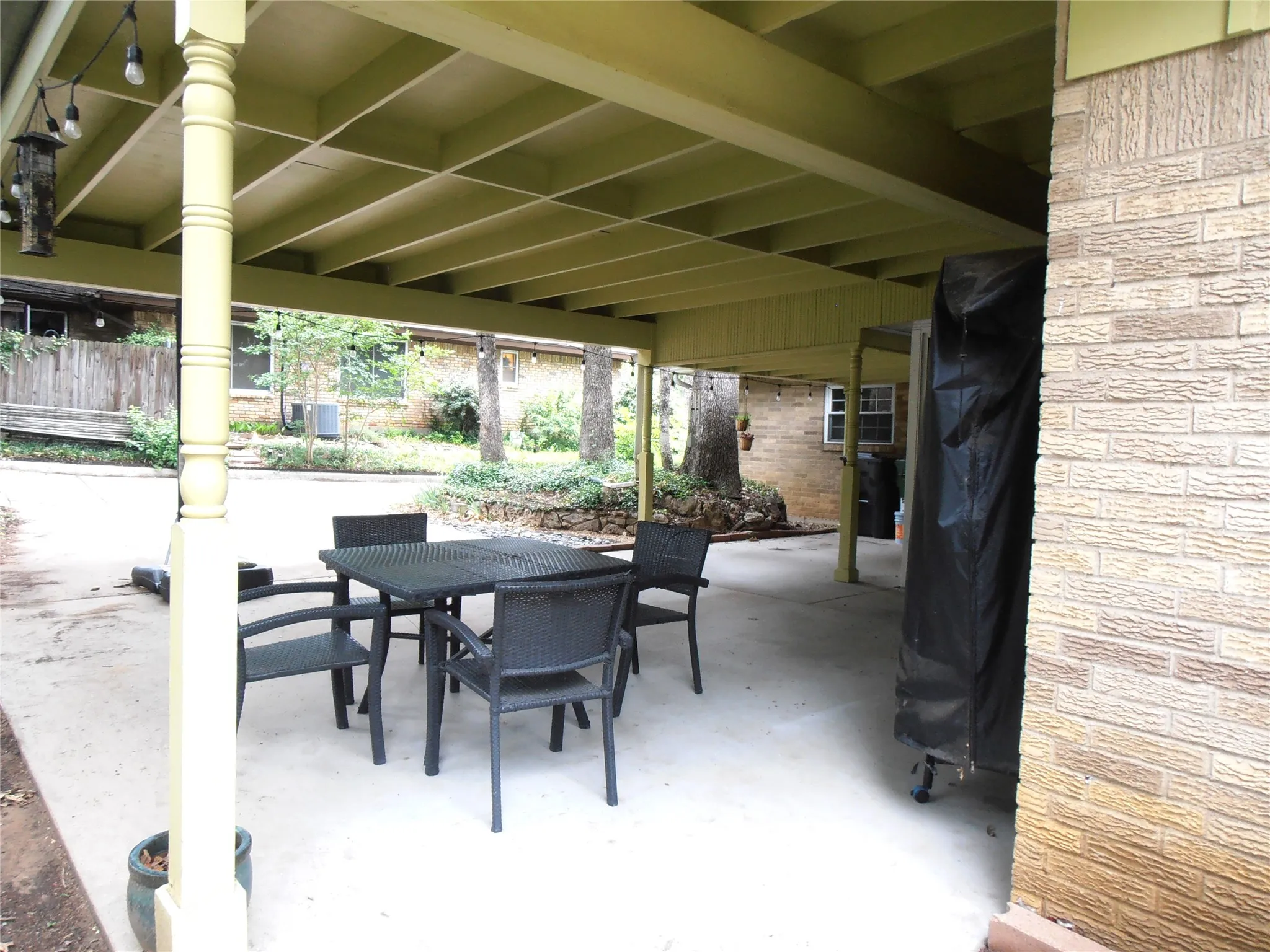 Single Family Residence For Sale in Tarrant County , 2911 Norwood Lane, Arlington, Texas 76013, 3 Bedroom, 2 Bathroom, 2 Garage spaces, 1,573 Sqft, built in 1964, mls#21374644, Real Estate Agent in Arlington, Homes For Sale in Tarrant county, Homes For Sale in Arlington, Realtor in Arlington Texas, Real Estate Brokerage Independent Realty Texas, Luminita Cordes Realtor
