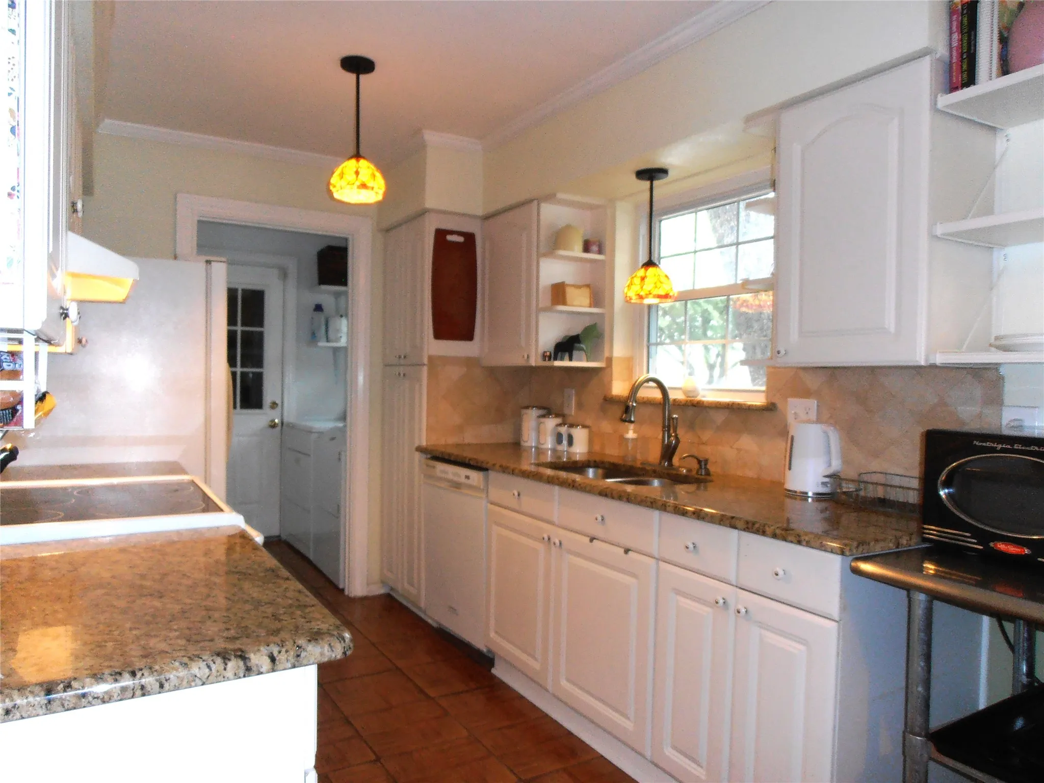 Single Family Residence For Sale in Tarrant County , 2911 Norwood Lane, Arlington, Texas 76013, 3 Bedroom, 2 Bathroom, 2 Garage spaces, 1,573 Sqft, built in 1964, mls#21374644, Real Estate Agent in Arlington, Homes For Sale in Tarrant county, Homes For Sale in Arlington, Realtor in Arlington Texas, Real Estate Brokerage Independent Realty Texas, Luminita Cordes Realtor