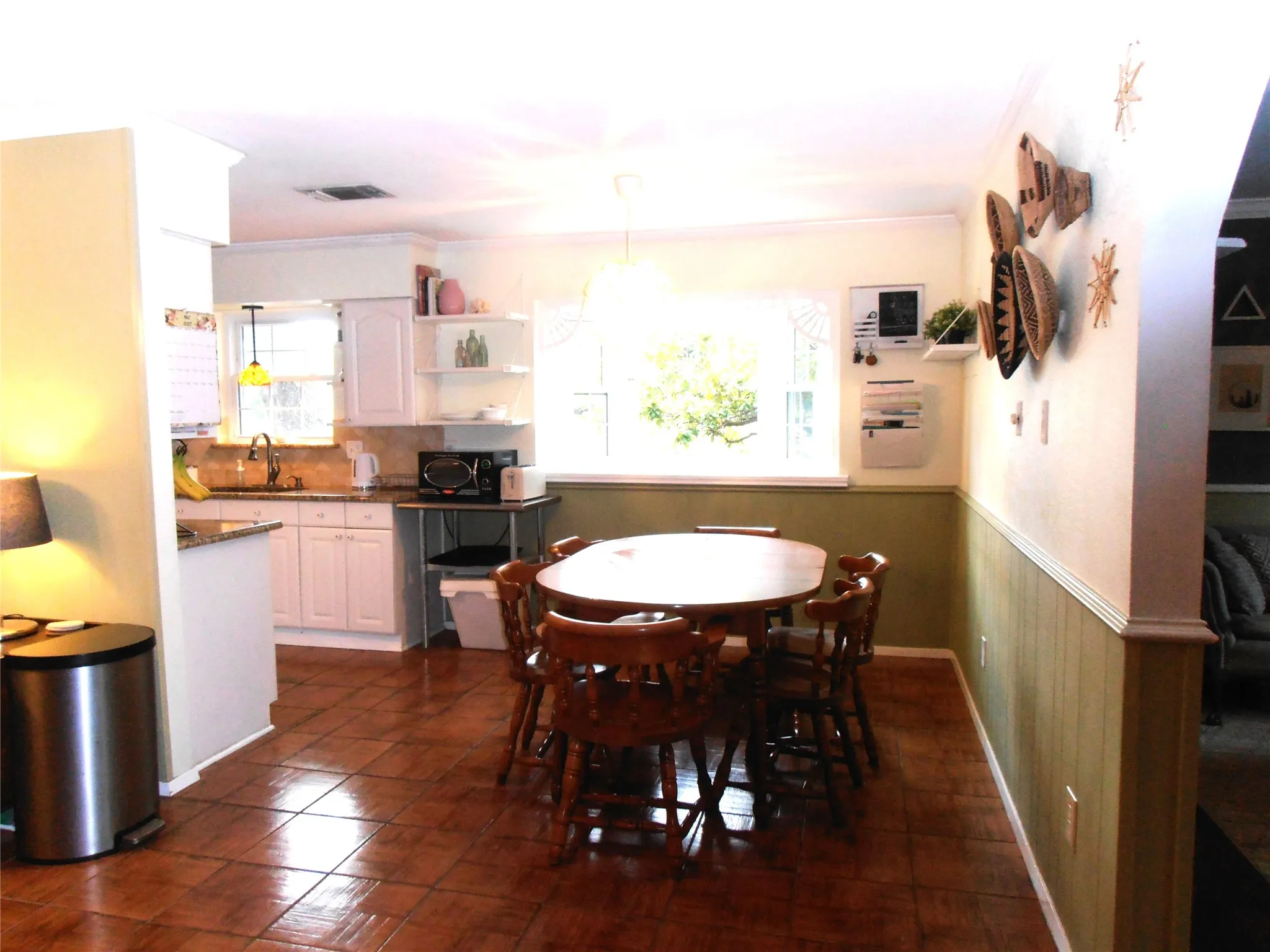 Single Family Residence For Sale in Tarrant County , 2911 Norwood Lane, Arlington, Texas 76013, 3 Bedroom, 2 Bathroom, 2 Garage spaces, 1,573 Sqft, built in 1964, mls#21374644, Real Estate Agent in Arlington, Homes For Sale in Tarrant county, Homes For Sale in Arlington, Realtor in Arlington Texas, Real Estate Brokerage Independent Realty Texas, Luminita Cordes Realtor