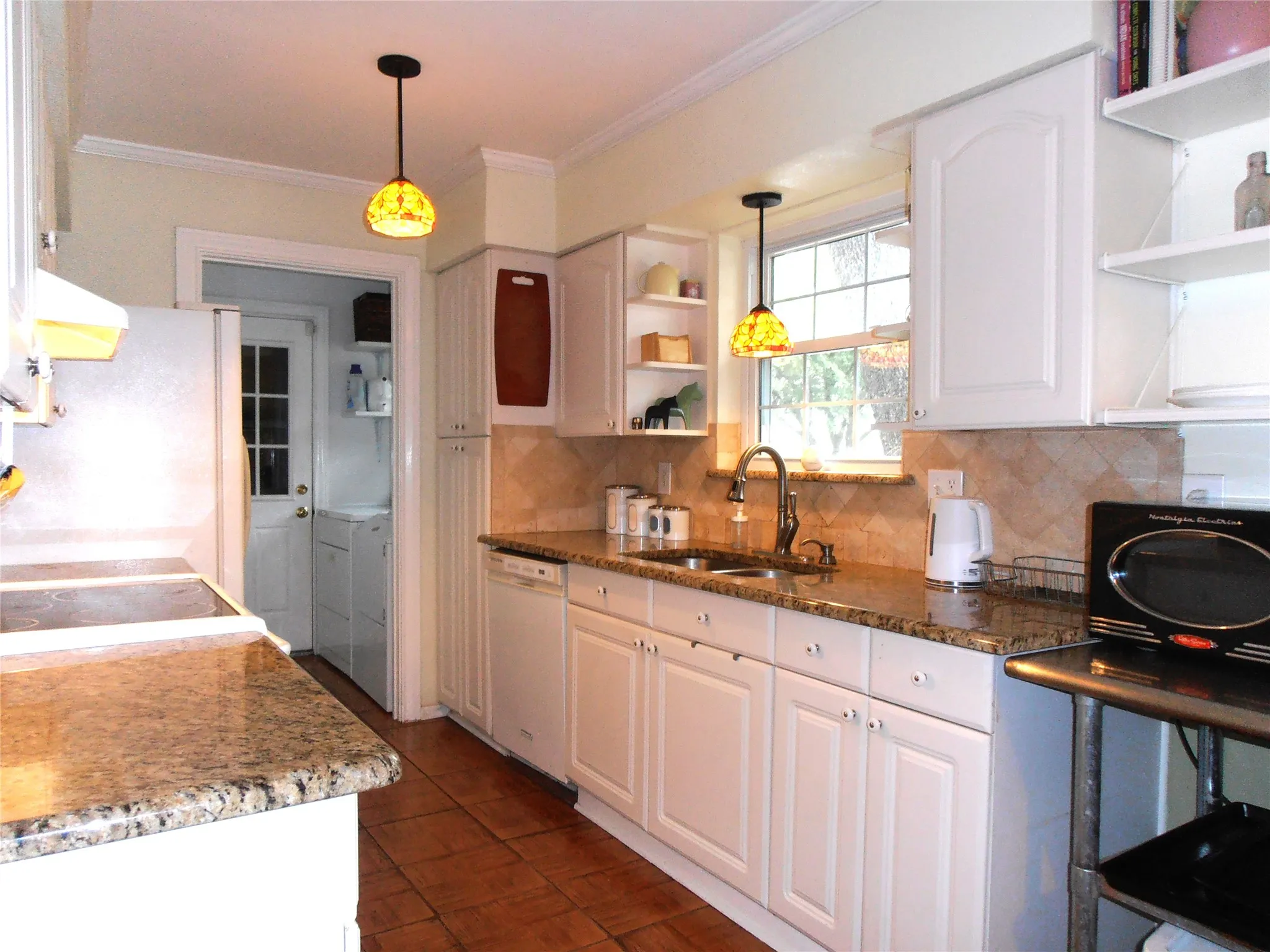 Single Family Residence For Sale in Tarrant County , 2911 Norwood Lane, Arlington, Texas 76013, 3 Bedroom, 2 Bathroom, 2 Garage spaces, 1,573 Sqft, built in 1964, mls#21374644, Real Estate Agent in Arlington, Homes For Sale in Tarrant county, Homes For Sale in Arlington, Realtor in Arlington Texas, Real Estate Brokerage Independent Realty Texas, Luminita Cordes Realtor