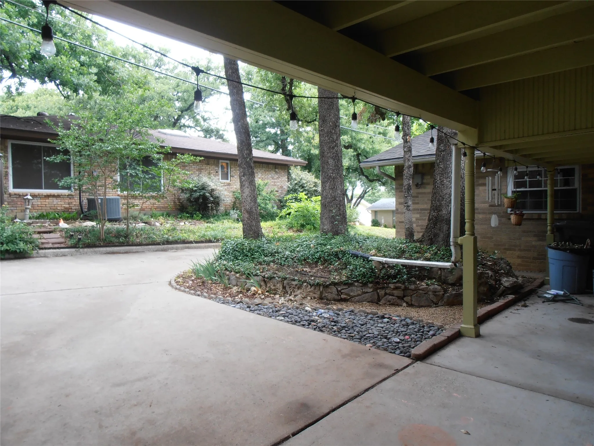Single Family Residence For Sale in Tarrant County , 2911 Norwood Lane, Arlington, Texas 76013, 3 Bedroom, 2 Bathroom, 2 Garage spaces, 1,573 Sqft, built in 1964, mls#21374644, Real Estate Agent in Arlington, Homes For Sale in Tarrant county, Homes For Sale in Arlington, Realtor in Arlington Texas, Real Estate Brokerage Independent Realty Texas, Luminita Cordes Realtor