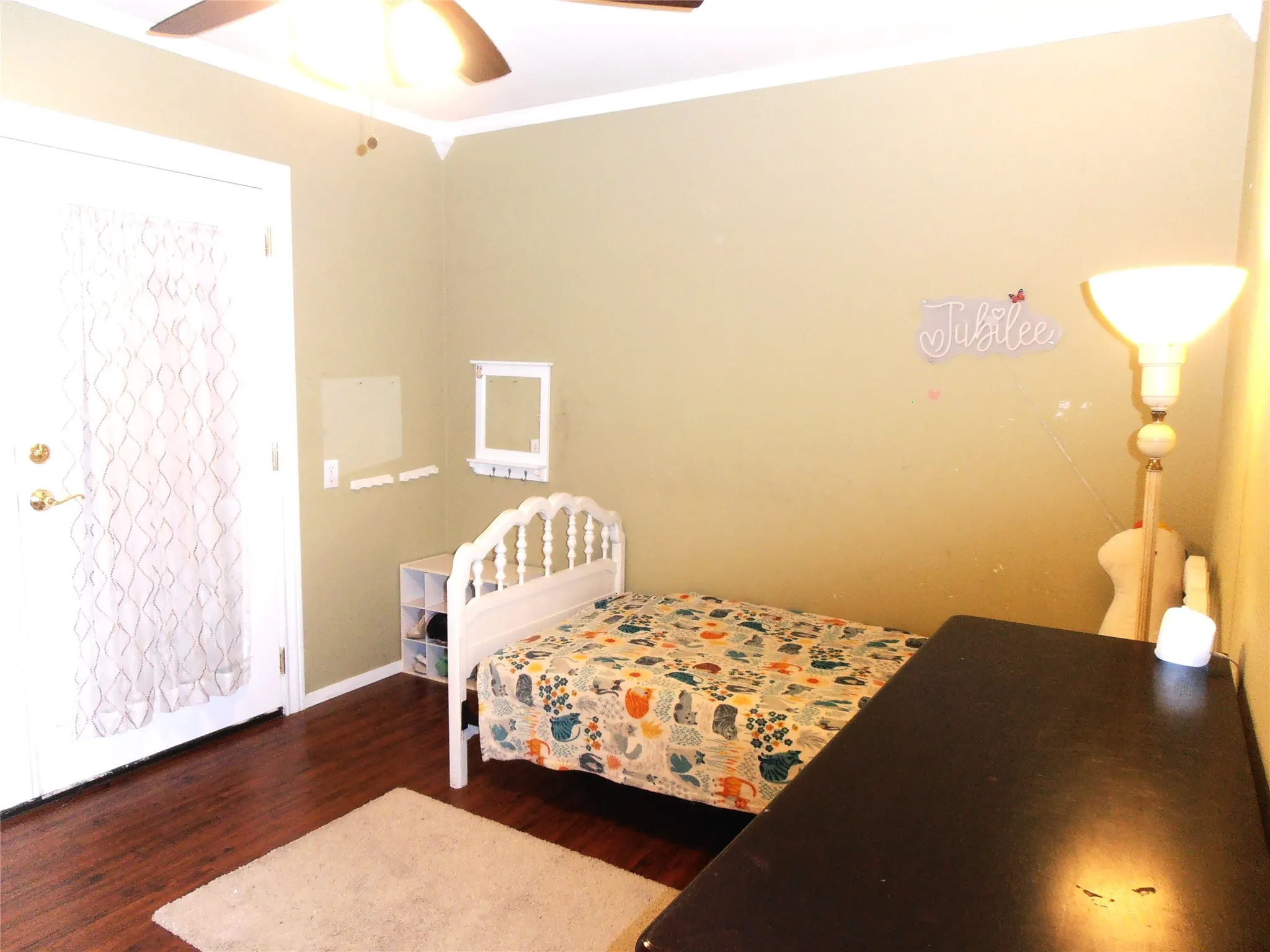 Single Family Residence For Sale in Tarrant County , 2911 Norwood Lane, Arlington, Texas 76013, 3 Bedroom, 2 Bathroom, 2 Garage spaces, 1,573 Sqft, built in 1964, mls#21374644, Real Estate Agent in Arlington, Homes For Sale in Tarrant county, Homes For Sale in Arlington, Realtor in Arlington Texas, Real Estate Brokerage Independent Realty Texas, Luminita Cordes Realtor