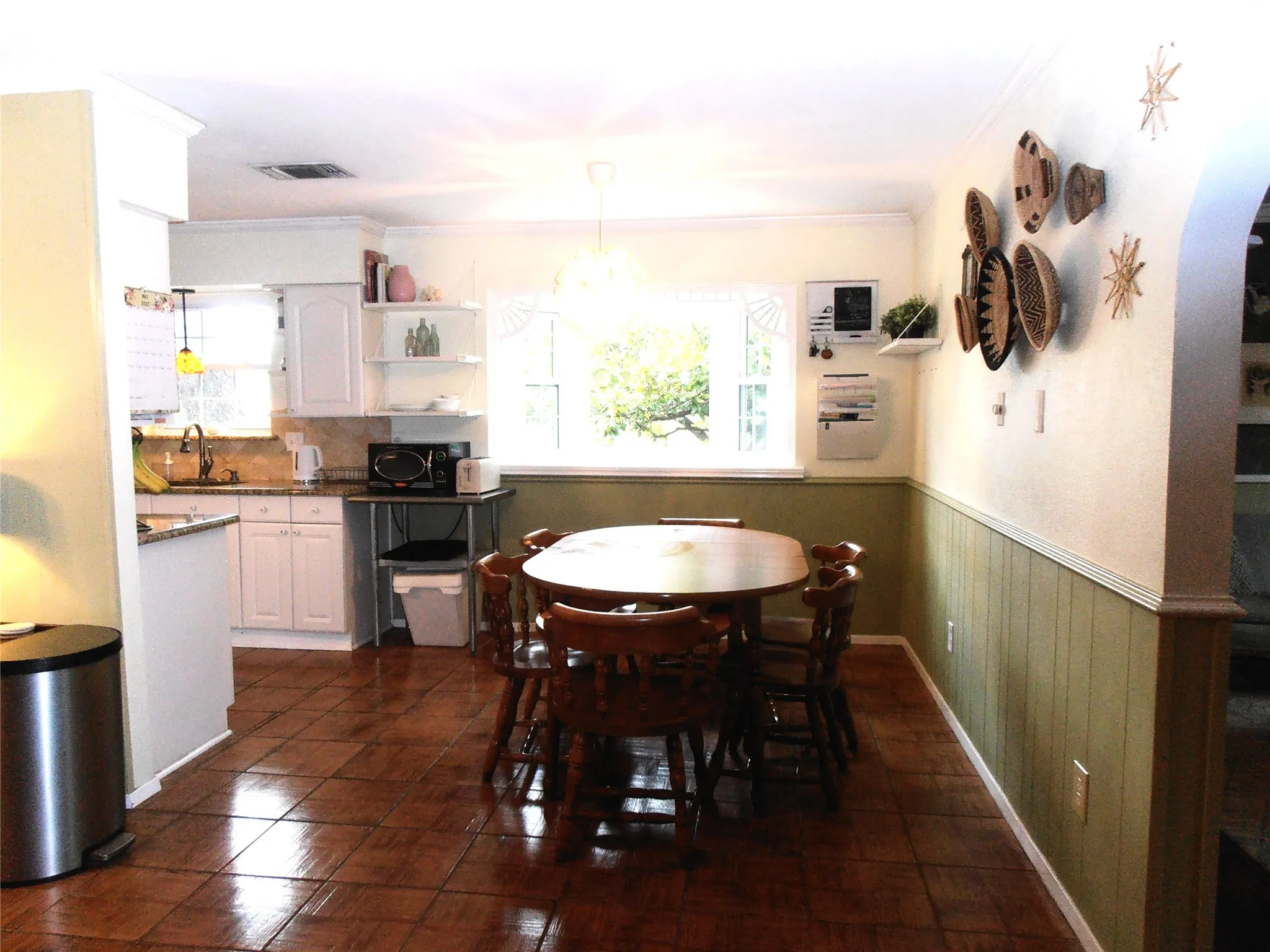 Single Family Residence For Sale in Tarrant County , 2911 Norwood Lane, Arlington, Texas 76013, 3 Bedroom, 2 Bathroom, 2 Garage spaces, 1,573 Sqft, built in 1964, mls#21374644, Real Estate Agent in Arlington, Homes For Sale in Tarrant county, Homes For Sale in Arlington, Realtor in Arlington Texas, Real Estate Brokerage Independent Realty Texas, Luminita Cordes Realtor