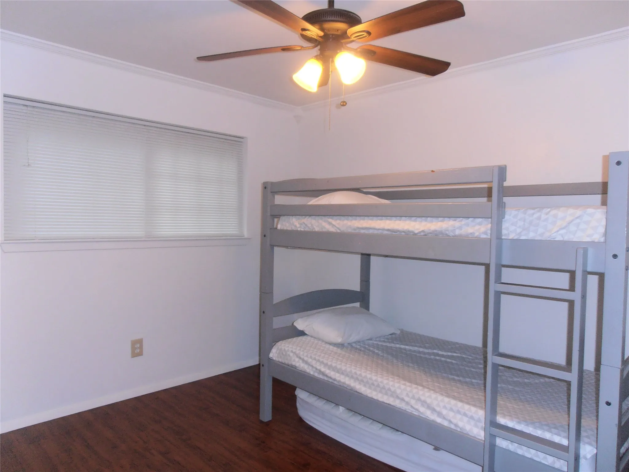 Single Family Residence For Sale in Tarrant County , 2911 Norwood Lane, Arlington, Texas 76013, 3 Bedroom, 2 Bathroom, 2 Garage spaces, 1,573 Sqft, built in 1964, mls#21374644, Real Estate Agent in Arlington, Homes For Sale in Tarrant county, Homes For Sale in Arlington, Realtor in Arlington Texas, Real Estate Brokerage Independent Realty Texas, Luminita Cordes Realtor