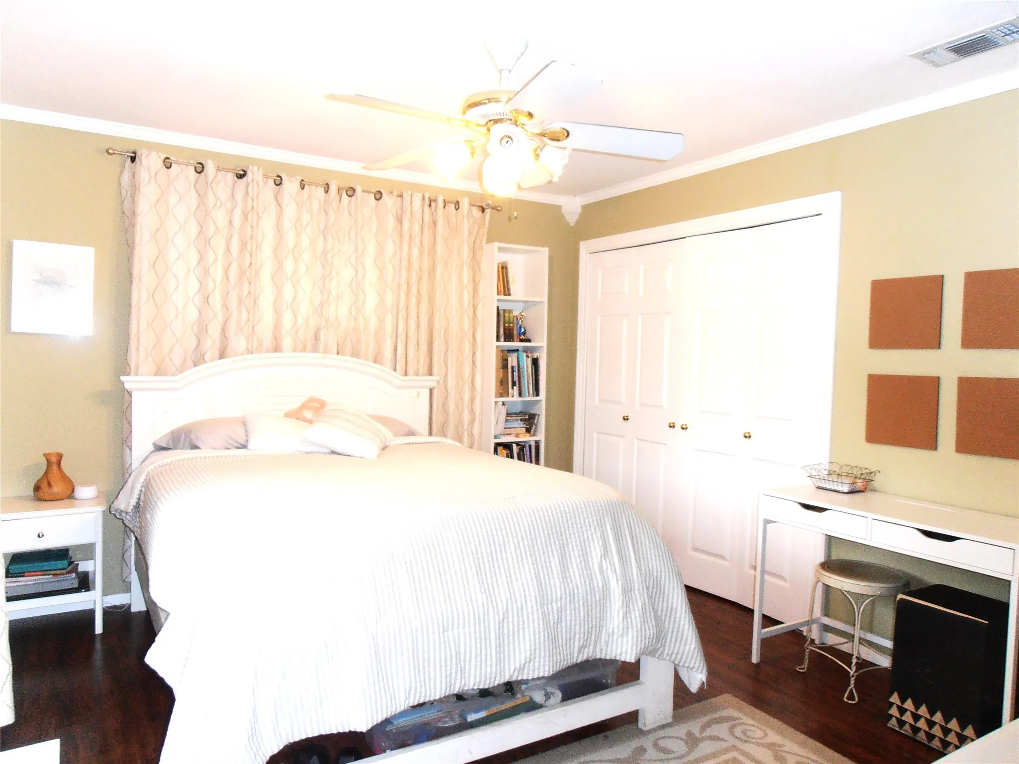 Single Family Residence For Sale in Tarrant County , 2911 Norwood Lane, Arlington, Texas 76013, 3 Bedroom, 2 Bathroom, 2 Garage spaces, 1,573 Sqft, built in 1964, mls#21374644, Real Estate Agent in Arlington, Homes For Sale in Tarrant county, Homes For Sale in Arlington, Realtor in Arlington Texas, Real Estate Brokerage Independent Realty Texas, Luminita Cordes Realtor