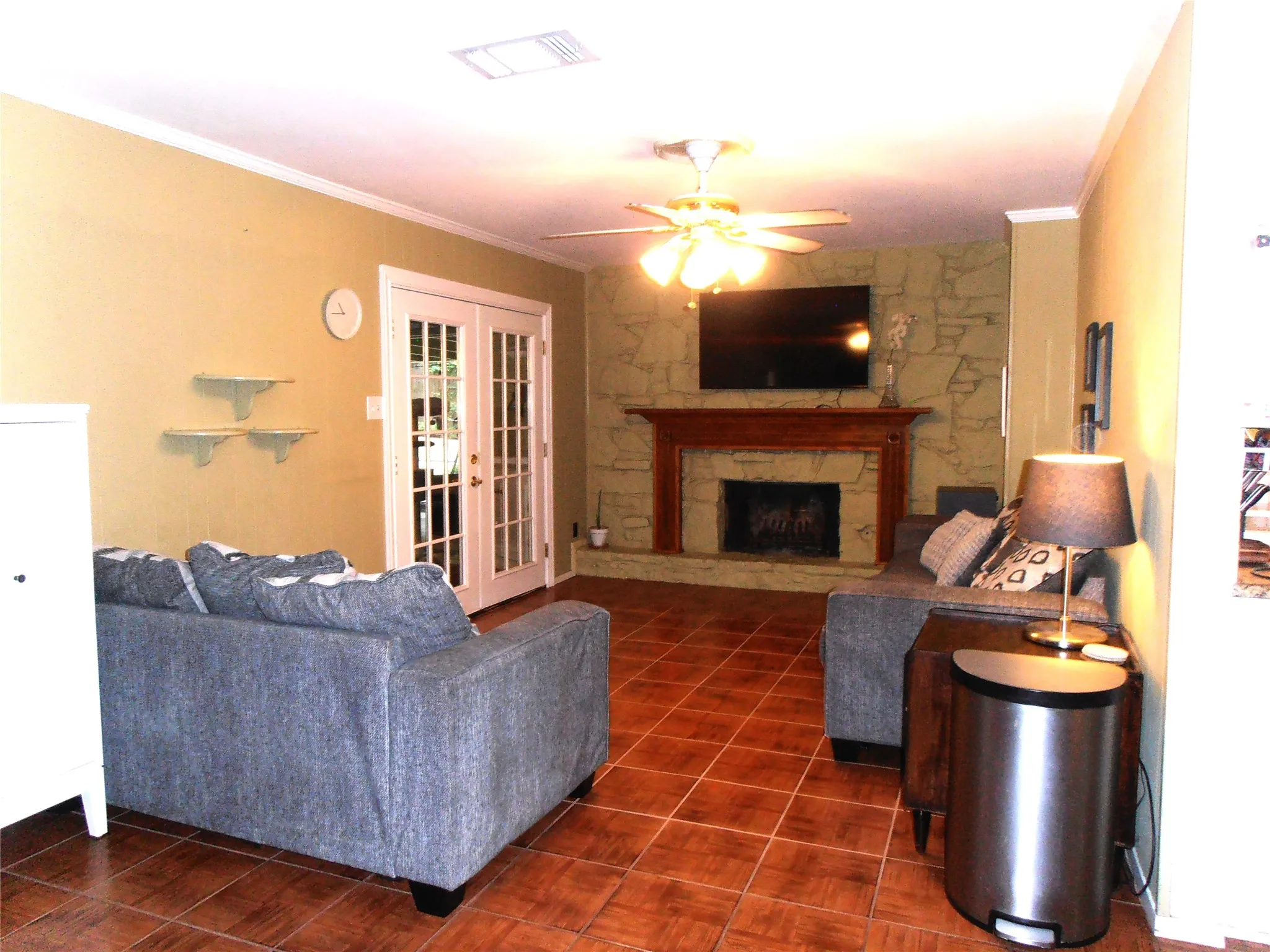 Single Family Residence For Sale in Tarrant County , 2911 Norwood Lane, Arlington, Texas 76013, 3 Bedroom, 2 Bathroom, 2 Garage spaces, 1,573 Sqft, built in 1964, mls#21374644, Real Estate Agent in Arlington, Homes For Sale in Tarrant county, Homes For Sale in Arlington, Realtor in Arlington Texas, Real Estate Brokerage Independent Realty Texas, Luminita Cordes Realtor