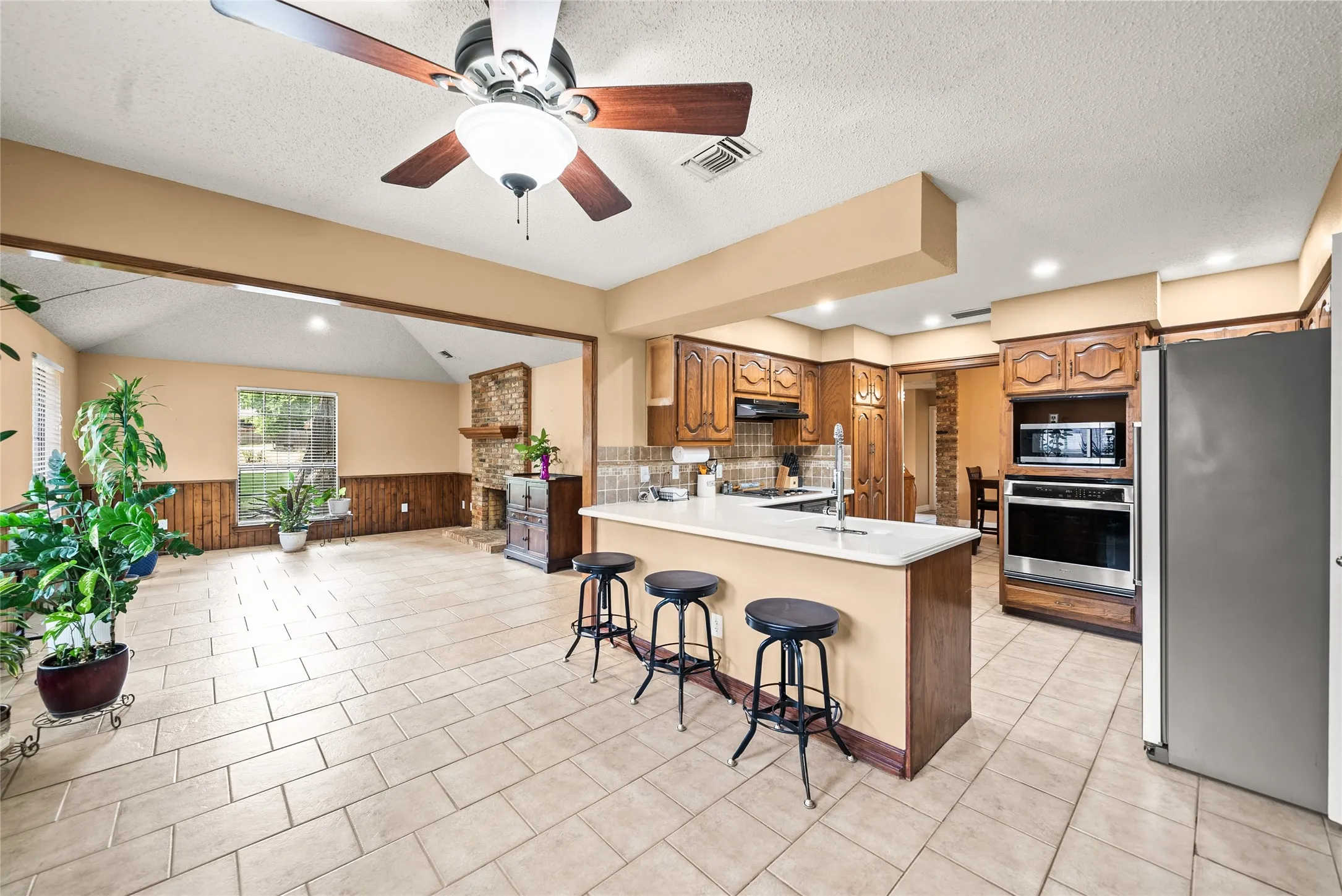 Single Family Residence For Sale in Dallas County , 342 Hillcroft Drive, Duncanville, Texas 75137, 3 Bedroom, 2 Bathroom, 2 Garage spaces, 2,218 Sqft, built in 1984, mls#21355442, Real Estate Agent in Duncanville, Homes For Sale in Dallas county, Homes For Sale in Duncanville, Realtor in Duncanville Texas, Real Estate Brokerage Independent Realty Texas, Luminita Cordes Realtor