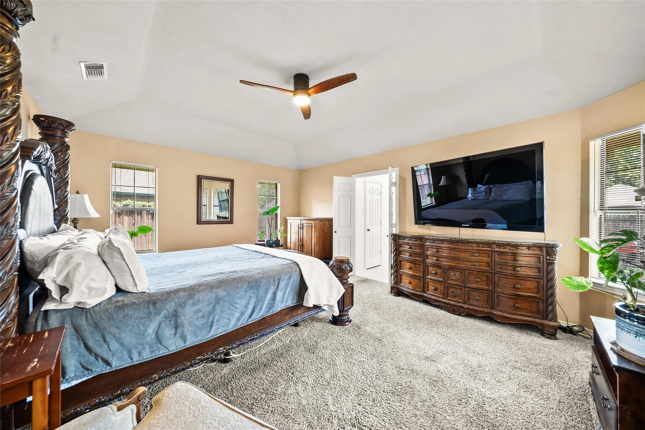 Single Family Residence For Sale in Dallas County , 342 Hillcroft Drive, Duncanville, Texas 75137, 3 Bedroom, 2 Bathroom, 2 Garage spaces, 2,218 Sqft, built in 1984, mls#21355442, Real Estate Agent in Duncanville, Homes For Sale in Dallas county, Homes For Sale in Duncanville, Realtor in Duncanville Texas, Real Estate Brokerage Independent Realty Texas, Luminita Cordes Realtor