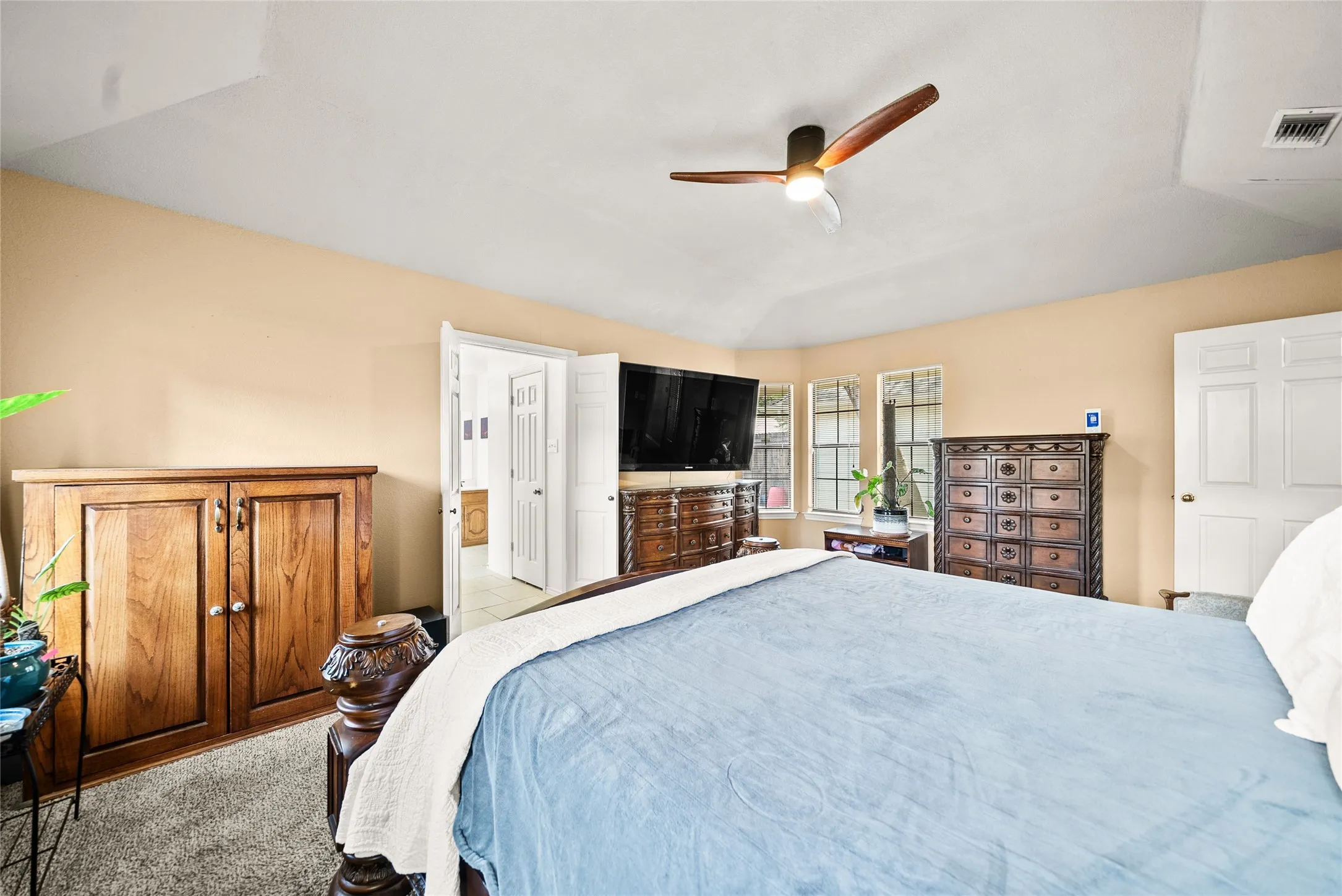 Single Family Residence For Sale in Dallas County , 342 Hillcroft Drive, Duncanville, Texas 75137, 3 Bedroom, 2 Bathroom, 2 Garage spaces, 2,218 Sqft, built in 1984, mls#21355442, Real Estate Agent in Duncanville, Homes For Sale in Dallas county, Homes For Sale in Duncanville, Realtor in Duncanville Texas, Real Estate Brokerage Independent Realty Texas, Luminita Cordes Realtor