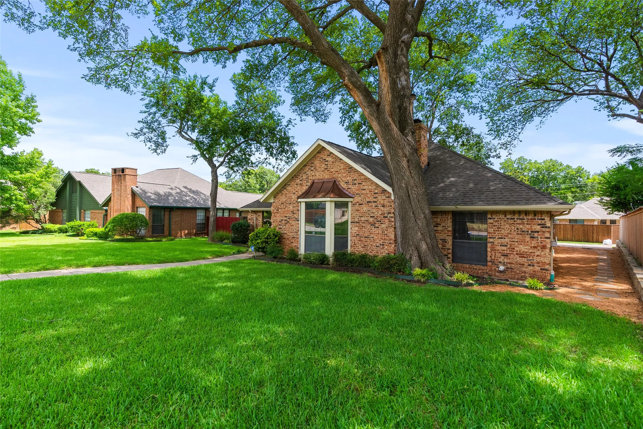 Single Family Residence For Sale in Dallas County , 342 Hillcroft Drive, Duncanville, Texas 75137, 3 Bedroom, 2 Bathroom, 2 Garage spaces, 2,218 Sqft, built in 1984, mls#21355442, Real Estate Agent in Duncanville, Homes For Sale in Dallas county, Homes For Sale in Duncanville, Realtor in Duncanville Texas, Real Estate Brokerage Independent Realty Texas, Luminita Cordes Realtor