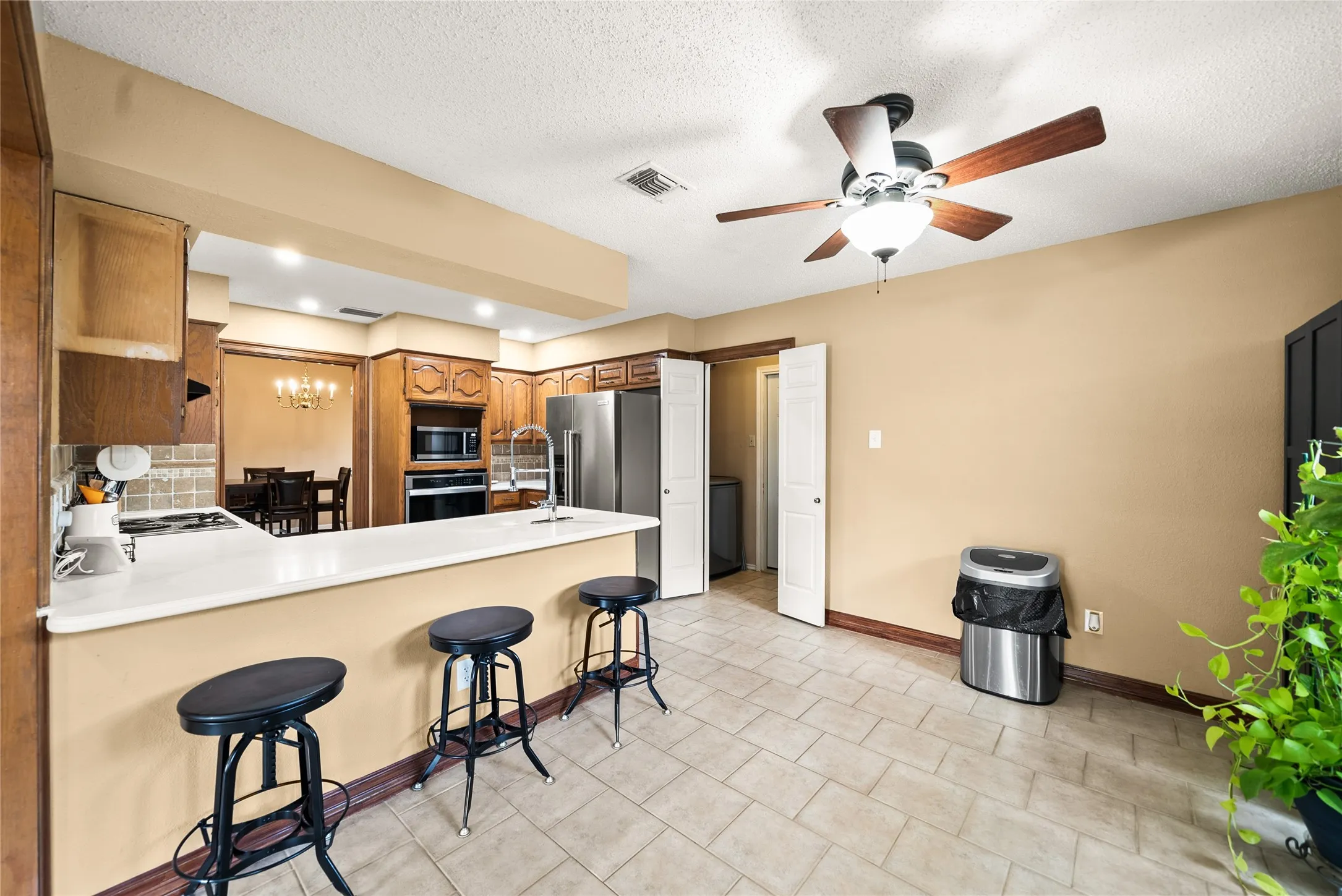 Single Family Residence For Sale in Dallas County , 342 Hillcroft Drive, Duncanville, Texas 75137, 3 Bedroom, 2 Bathroom, 2 Garage spaces, 2,218 Sqft, built in 1984, mls#21355442, Real Estate Agent in Duncanville, Homes For Sale in Dallas county, Homes For Sale in Duncanville, Realtor in Duncanville Texas, Real Estate Brokerage Independent Realty Texas, Luminita Cordes Realtor