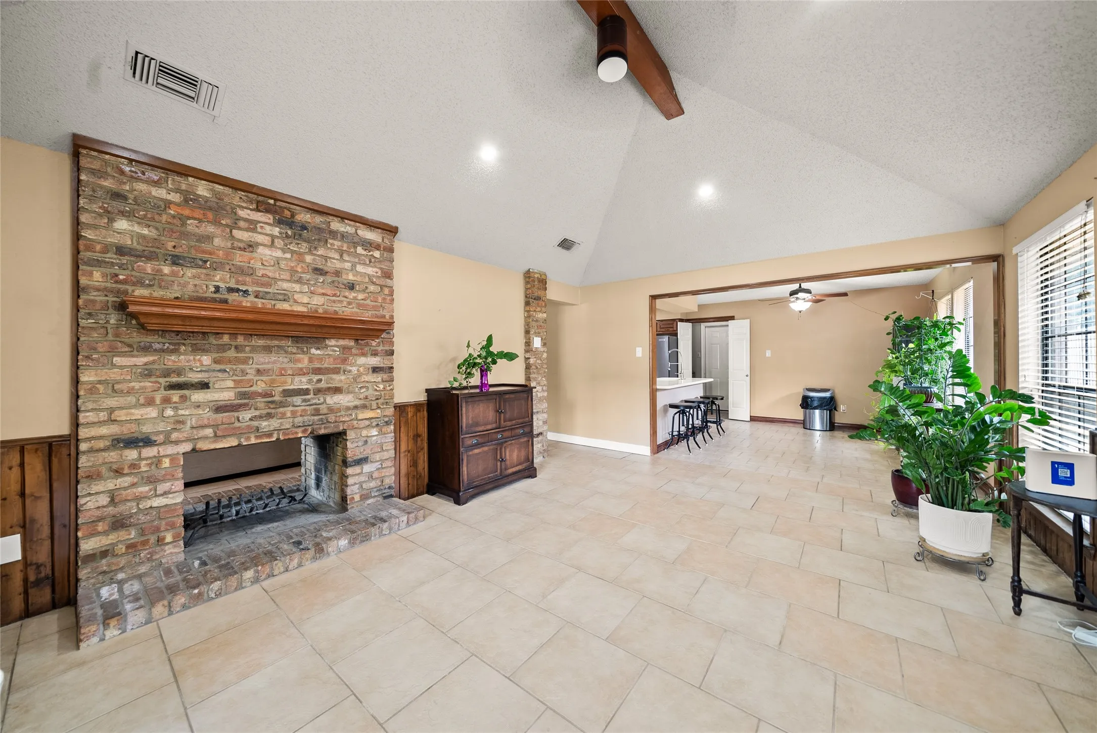 Single Family Residence For Sale in Dallas County , 342 Hillcroft Drive, Duncanville, Texas 75137, 3 Bedroom, 2 Bathroom, 2 Garage spaces, 2,218 Sqft, built in 1984, mls#21355442, Real Estate Agent in Duncanville, Homes For Sale in Dallas county, Homes For Sale in Duncanville, Realtor in Duncanville Texas, Real Estate Brokerage Independent Realty Texas, Luminita Cordes Realtor