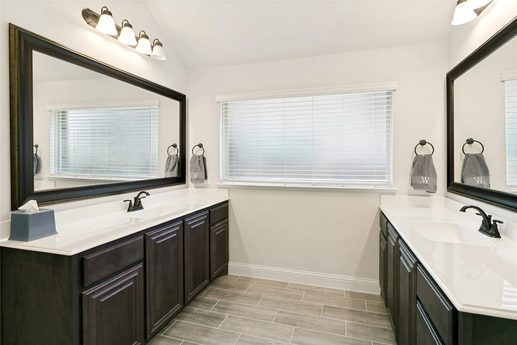Single Family Residence For Sale in Johnson County , 1007 Creekhaven Lane, Mansfield, Texas 76063, 3 Bedroom, 3 Bathroom, 2 Garage spaces, 2,622 Sqft, built in 2022, mls#21374642, Real Estate Agent in Mansfield, Homes For Sale in Johnson county, Homes For Sale in Mansfield, Realtor in Mansfield Texas, Real Estate Brokerage Independent Realty Texas, Luminita Cordes Realtor