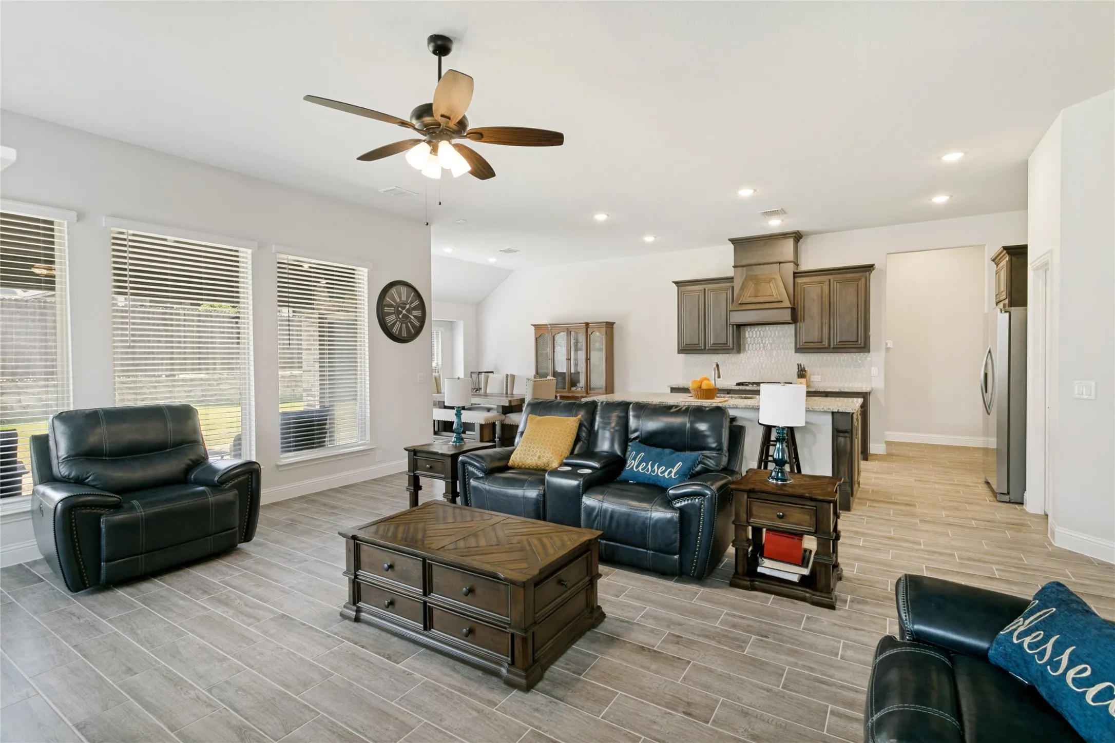 Single Family Residence For Sale in Johnson County , 1007 Creekhaven Lane, Mansfield, Texas 76063, 3 Bedroom, 3 Bathroom, 2 Garage spaces, 2,622 Sqft, built in 2022, mls#21374642, Real Estate Agent in Mansfield, Homes For Sale in Johnson county, Homes For Sale in Mansfield, Realtor in Mansfield Texas, Real Estate Brokerage Independent Realty Texas, Luminita Cordes Realtor