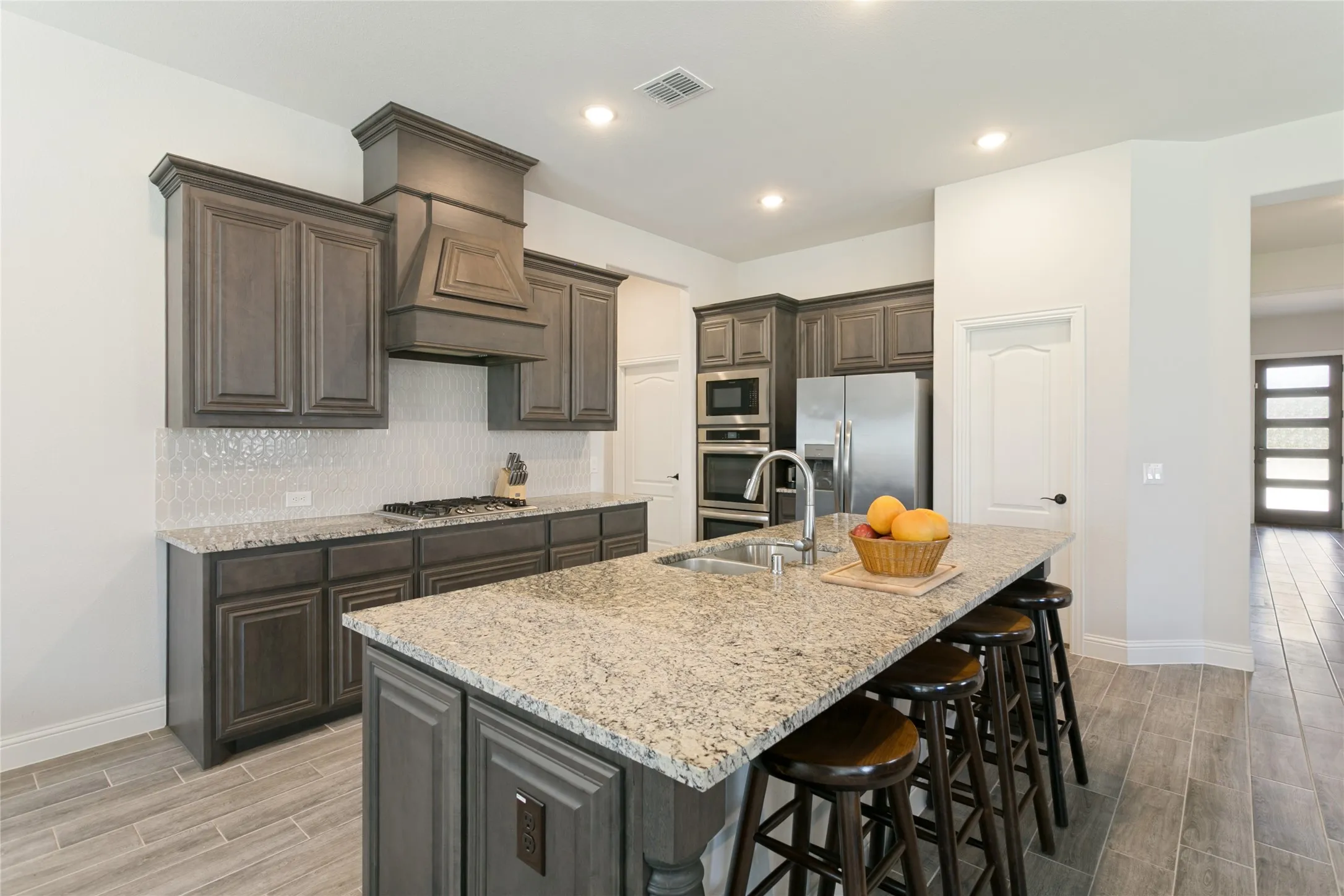 Single Family Residence For Sale in Johnson County , 1007 Creekhaven Lane, Mansfield, Texas 76063, 3 Bedroom, 3 Bathroom, 2 Garage spaces, 2,622 Sqft, built in 2022, mls#21374642, Real Estate Agent in Mansfield, Homes For Sale in Johnson county, Homes For Sale in Mansfield, Realtor in Mansfield Texas, Real Estate Brokerage Independent Realty Texas, Luminita Cordes Realtor