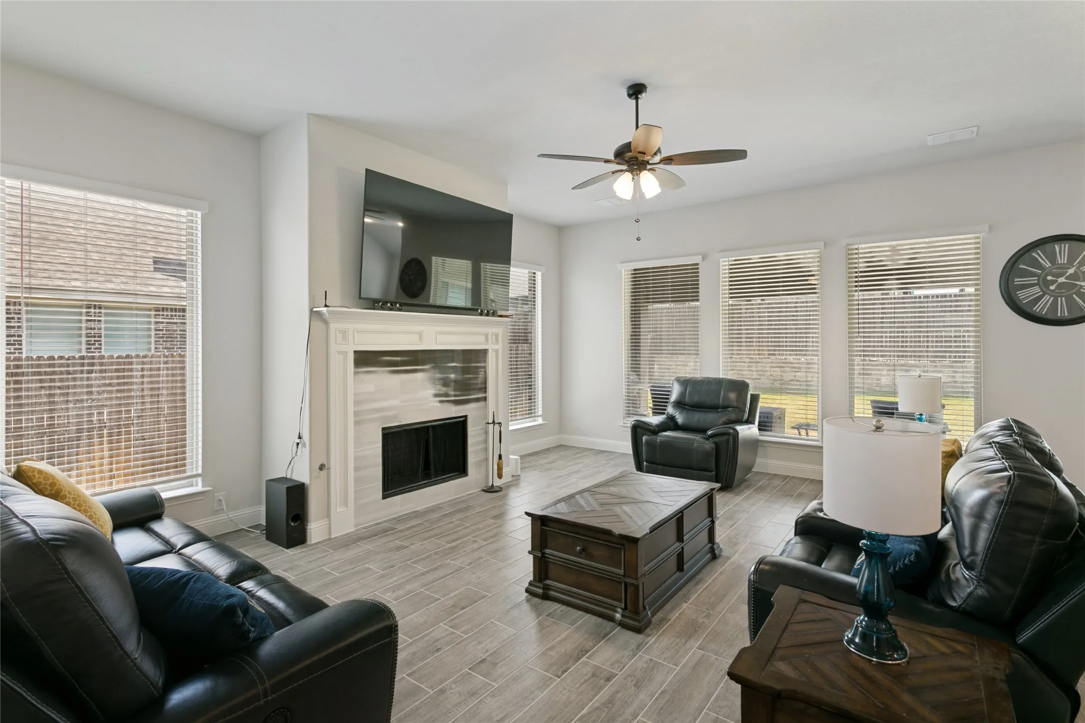 Single Family Residence For Sale in Johnson County , 1007 Creekhaven Lane, Mansfield, Texas 76063, 3 Bedroom, 3 Bathroom, 2 Garage spaces, 2,622 Sqft, built in 2022, mls#21374642, Real Estate Agent in Mansfield, Homes For Sale in Johnson county, Homes For Sale in Mansfield, Realtor in Mansfield Texas, Real Estate Brokerage Independent Realty Texas, Luminita Cordes Realtor