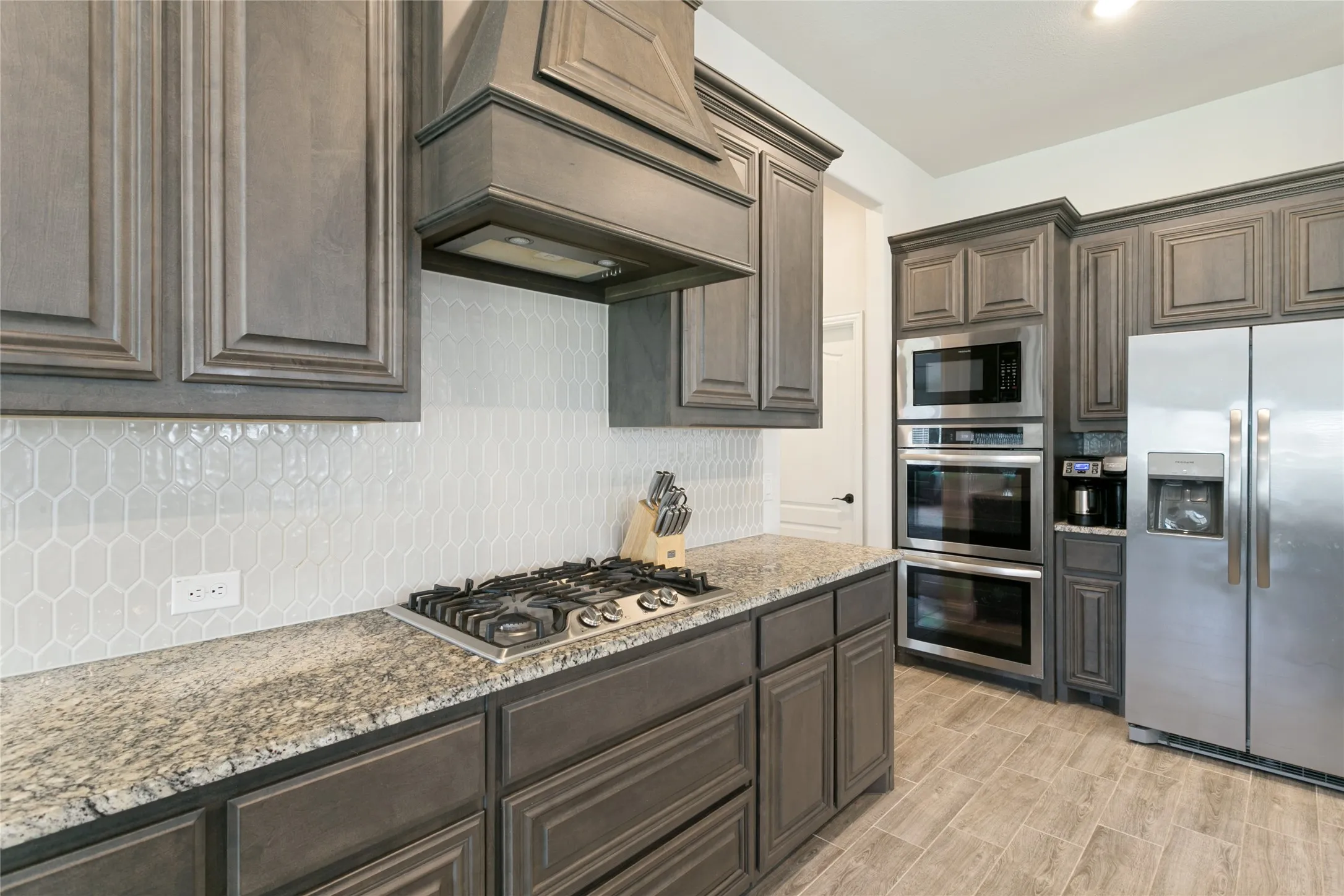 Single Family Residence For Sale in Johnson County , 1007 Creekhaven Lane, Mansfield, Texas 76063, 3 Bedroom, 3 Bathroom, 2 Garage spaces, 2,622 Sqft, built in 2022, mls#21374642, Real Estate Agent in Mansfield, Homes For Sale in Johnson county, Homes For Sale in Mansfield, Realtor in Mansfield Texas, Real Estate Brokerage Independent Realty Texas, Luminita Cordes Realtor