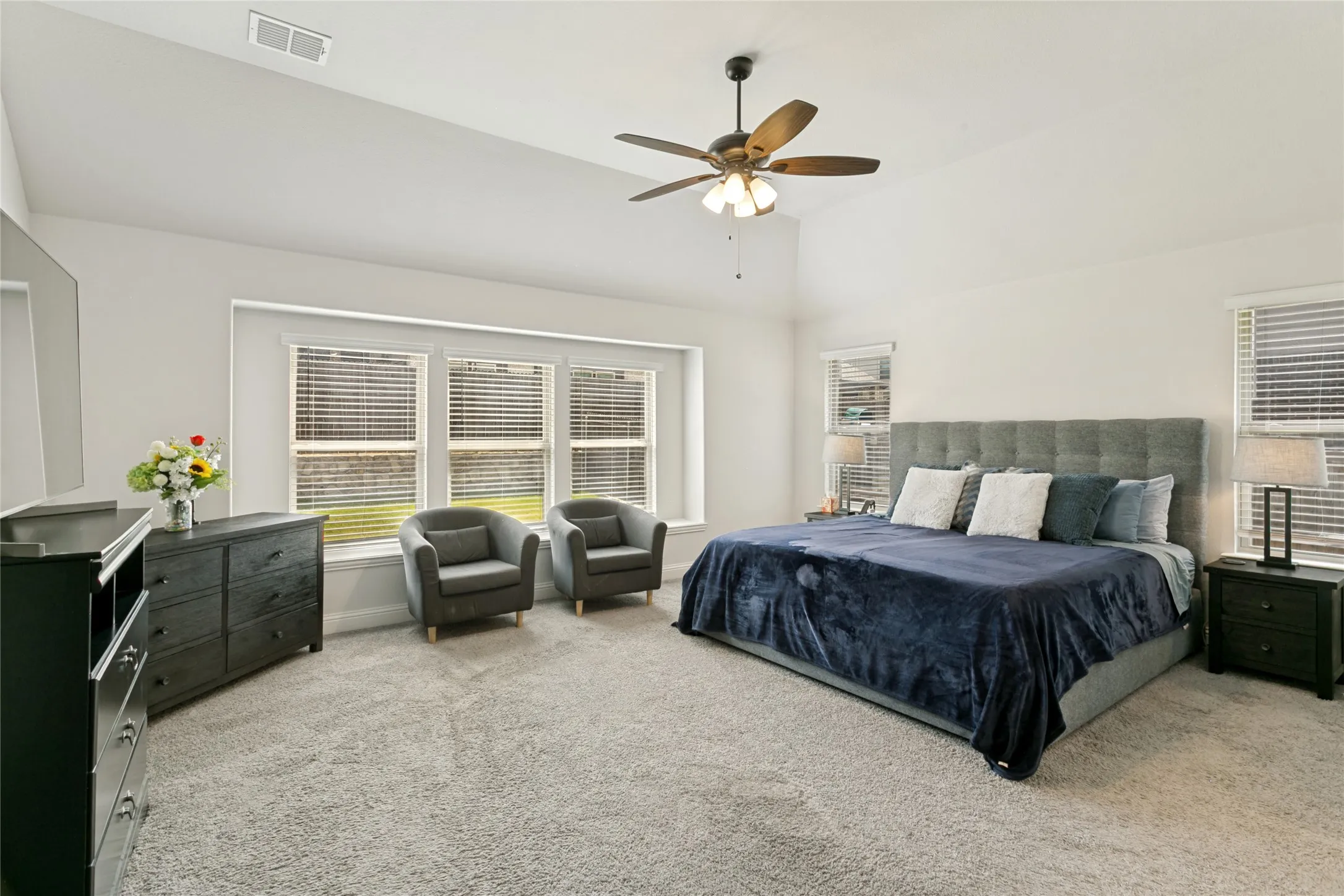 Single Family Residence For Sale in Johnson County , 1007 Creekhaven Lane, Mansfield, Texas 76063, 3 Bedroom, 3 Bathroom, 2 Garage spaces, 2,622 Sqft, built in 2022, mls#21374642, Real Estate Agent in Mansfield, Homes For Sale in Johnson county, Homes For Sale in Mansfield, Realtor in Mansfield Texas, Real Estate Brokerage Independent Realty Texas, Luminita Cordes Realtor