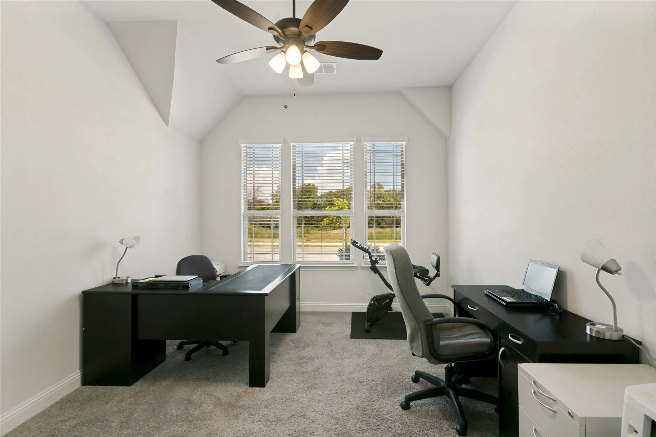 Single Family Residence For Sale in Johnson County , 1007 Creekhaven Lane, Mansfield, Texas 76063, 3 Bedroom, 3 Bathroom, 2 Garage spaces, 2,622 Sqft, built in 2022, mls#21374642, Real Estate Agent in Mansfield, Homes For Sale in Johnson county, Homes For Sale in Mansfield, Realtor in Mansfield Texas, Real Estate Brokerage Independent Realty Texas, Luminita Cordes Realtor