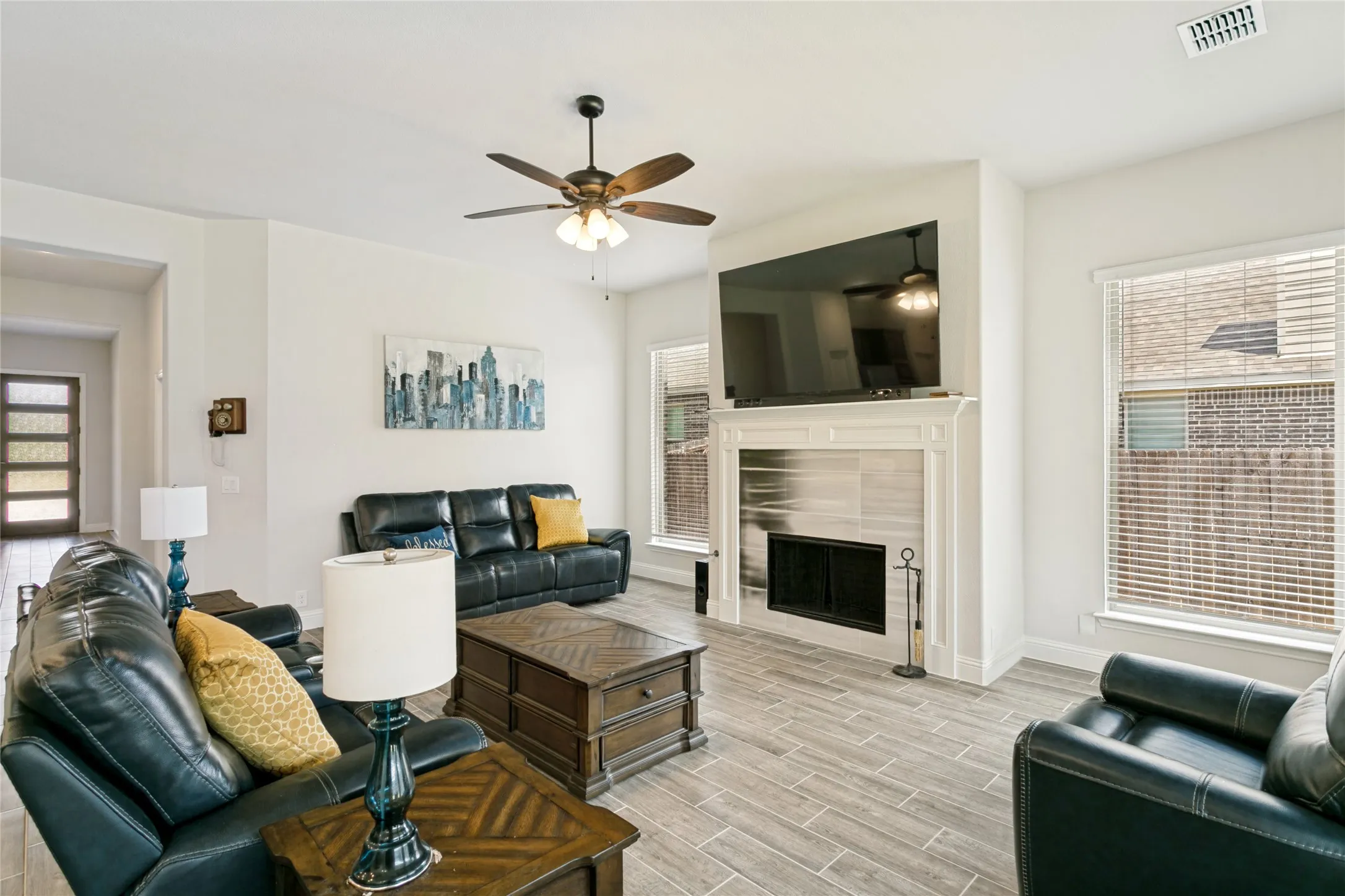 Single Family Residence For Sale in Johnson County , 1007 Creekhaven Lane, Mansfield, Texas 76063, 3 Bedroom, 3 Bathroom, 2 Garage spaces, 2,622 Sqft, built in 2022, mls#21374642, Real Estate Agent in Mansfield, Homes For Sale in Johnson county, Homes For Sale in Mansfield, Realtor in Mansfield Texas, Real Estate Brokerage Independent Realty Texas, Luminita Cordes Realtor