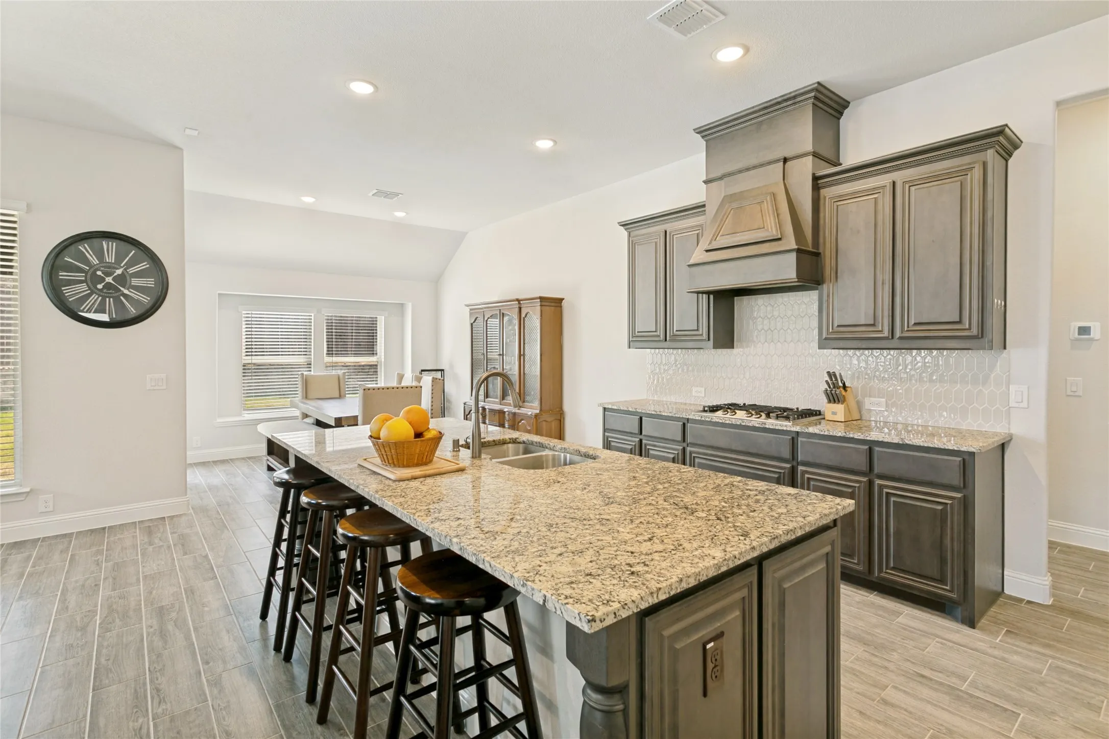 Single Family Residence For Sale in Johnson County , 1007 Creekhaven Lane, Mansfield, Texas 76063, 3 Bedroom, 3 Bathroom, 2 Garage spaces, 2,622 Sqft, built in 2022, mls#21374642, Real Estate Agent in Mansfield, Homes For Sale in Johnson county, Homes For Sale in Mansfield, Realtor in Mansfield Texas, Real Estate Brokerage Independent Realty Texas, Luminita Cordes Realtor