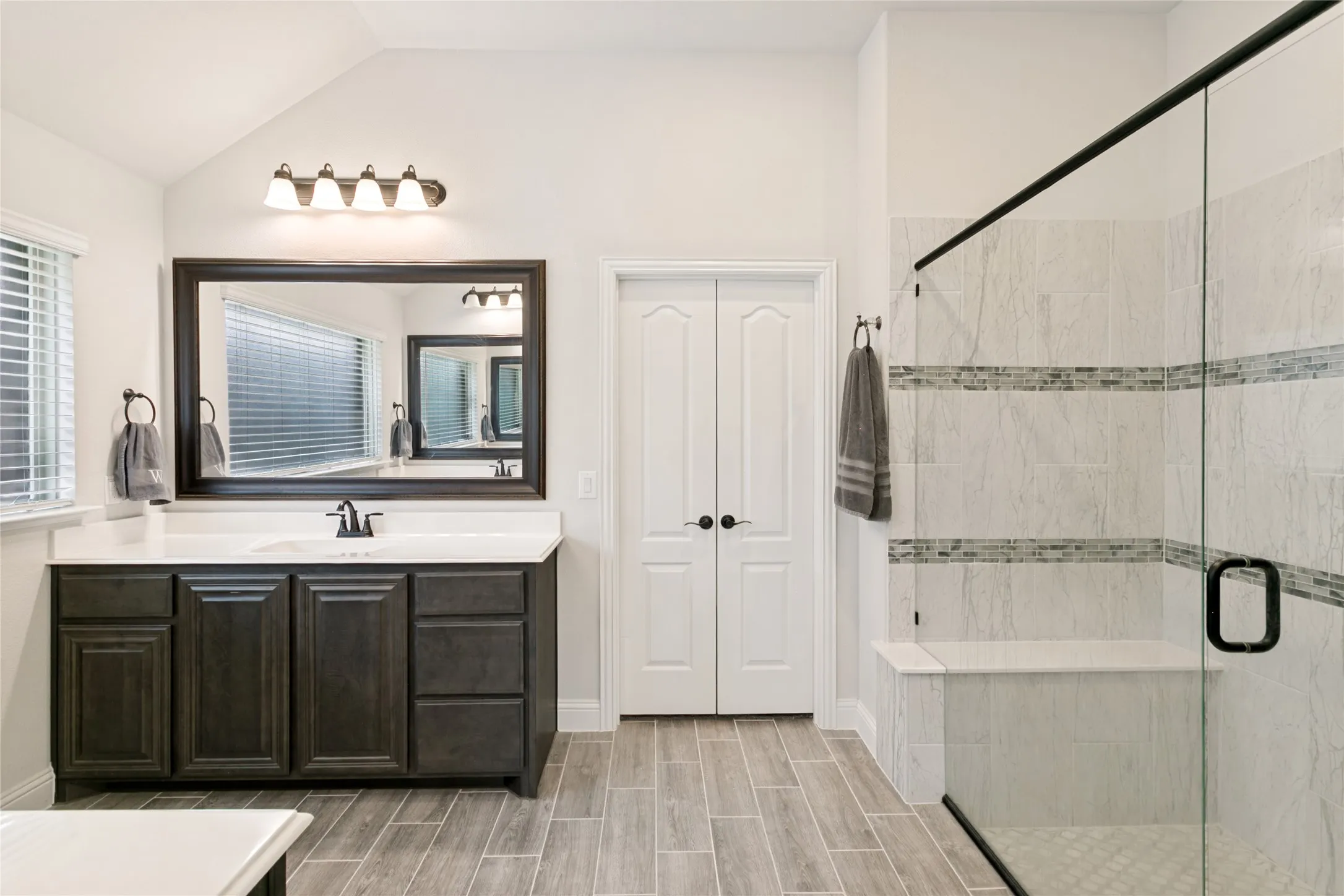 Single Family Residence For Sale in Johnson County , 1007 Creekhaven Lane, Mansfield, Texas 76063, 3 Bedroom, 3 Bathroom, 2 Garage spaces, 2,622 Sqft, built in 2022, mls#21374642, Real Estate Agent in Mansfield, Homes For Sale in Johnson county, Homes For Sale in Mansfield, Realtor in Mansfield Texas, Real Estate Brokerage Independent Realty Texas, Luminita Cordes Realtor