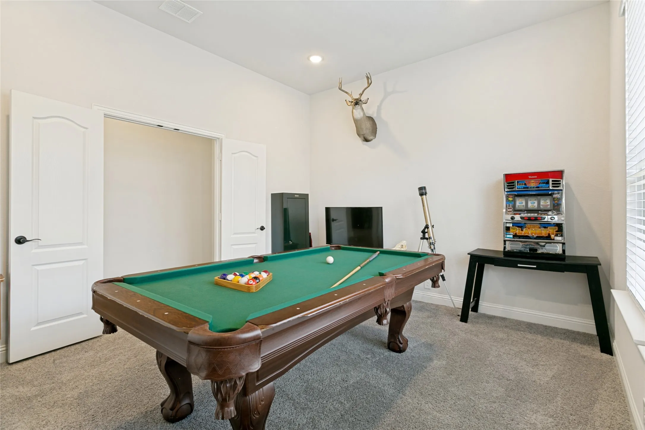 Single Family Residence For Sale in Johnson County , 1007 Creekhaven Lane, Mansfield, Texas 76063, 3 Bedroom, 3 Bathroom, 2 Garage spaces, 2,622 Sqft, built in 2022, mls#21374642, Real Estate Agent in Mansfield, Homes For Sale in Johnson county, Homes For Sale in Mansfield, Realtor in Mansfield Texas, Real Estate Brokerage Independent Realty Texas, Luminita Cordes Realtor