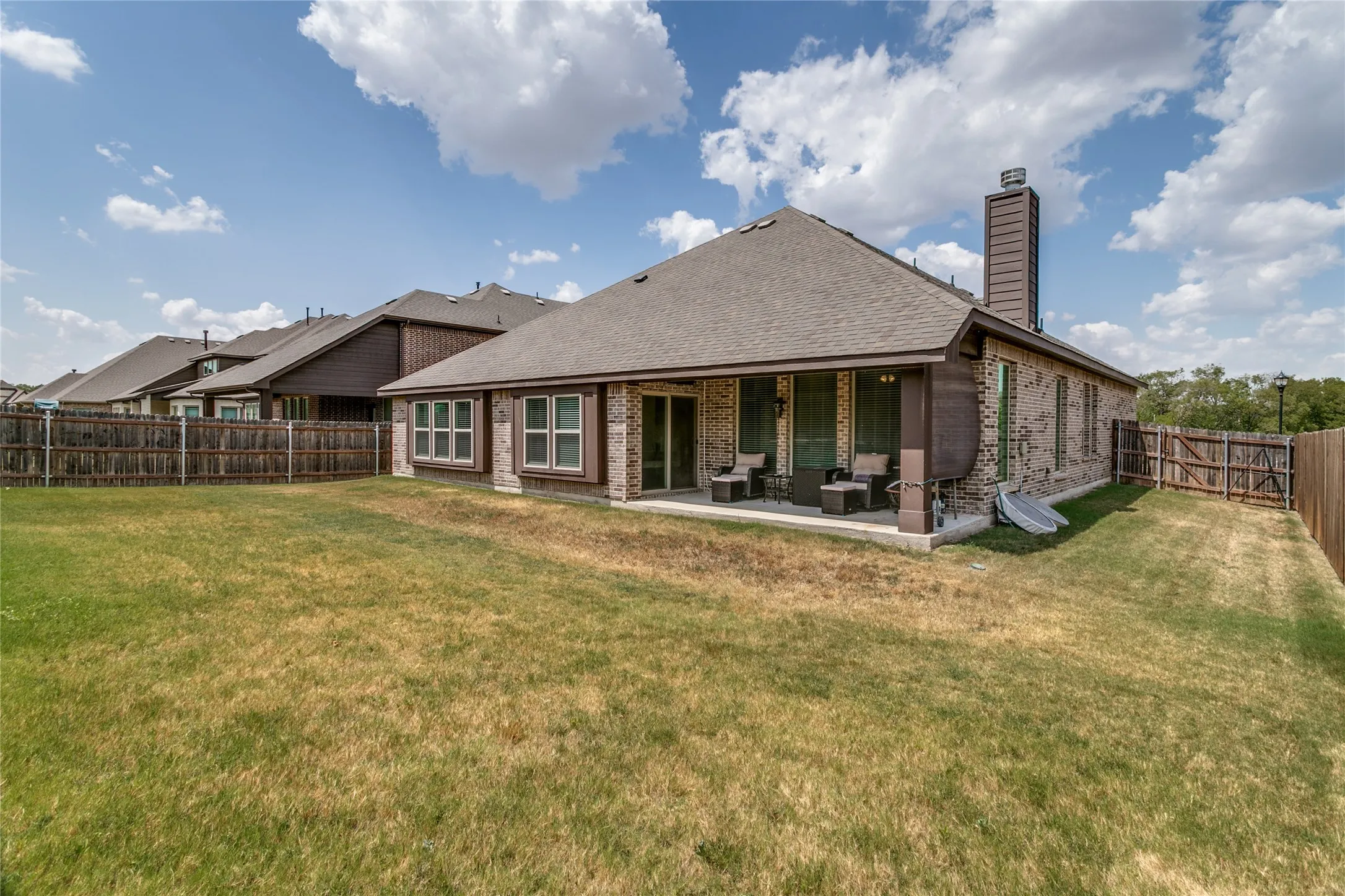 Single Family Residence For Sale in Johnson County , 1007 Creekhaven Lane, Mansfield, Texas 76063, 3 Bedroom, 3 Bathroom, 2 Garage spaces, 2,622 Sqft, built in 2022, mls#21374642, Real Estate Agent in Mansfield, Homes For Sale in Johnson county, Homes For Sale in Mansfield, Realtor in Mansfield Texas, Real Estate Brokerage Independent Realty Texas, Luminita Cordes Realtor