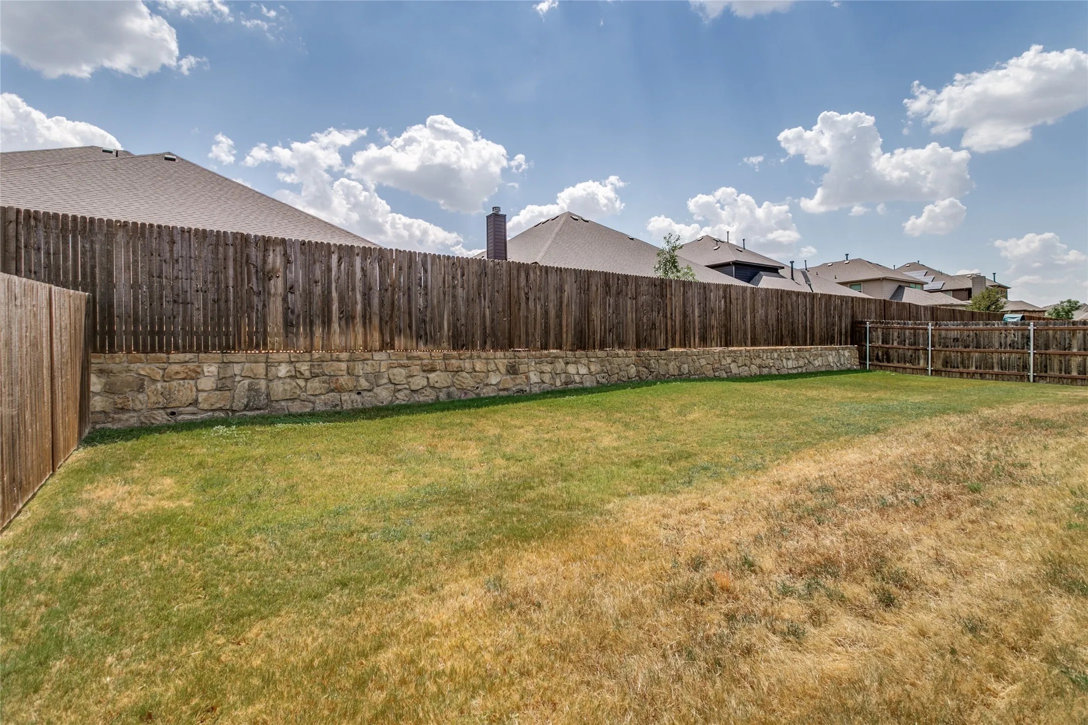 Single Family Residence For Sale in Johnson County , 1007 Creekhaven Lane, Mansfield, Texas 76063, 3 Bedroom, 3 Bathroom, 2 Garage spaces, 2,622 Sqft, built in 2022, mls#21374642, Real Estate Agent in Mansfield, Homes For Sale in Johnson county, Homes For Sale in Mansfield, Realtor in Mansfield Texas, Real Estate Brokerage Independent Realty Texas, Luminita Cordes Realtor