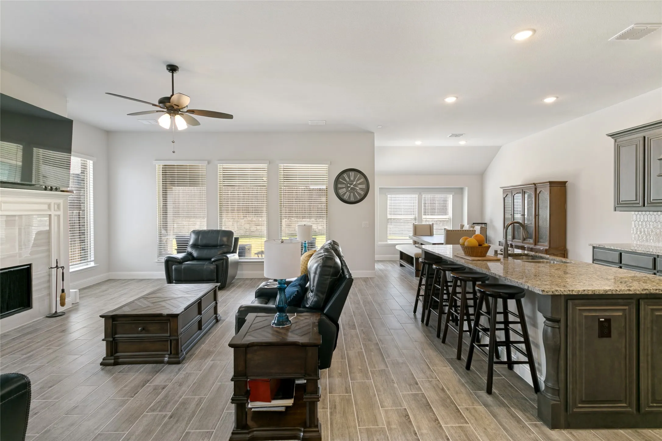 Single Family Residence For Sale in Johnson County , 1007 Creekhaven Lane, Mansfield, Texas 76063, 3 Bedroom, 3 Bathroom, 2 Garage spaces, 2,622 Sqft, built in 2022, mls#21374642, Real Estate Agent in Mansfield, Homes For Sale in Johnson county, Homes For Sale in Mansfield, Realtor in Mansfield Texas, Real Estate Brokerage Independent Realty Texas, Luminita Cordes Realtor