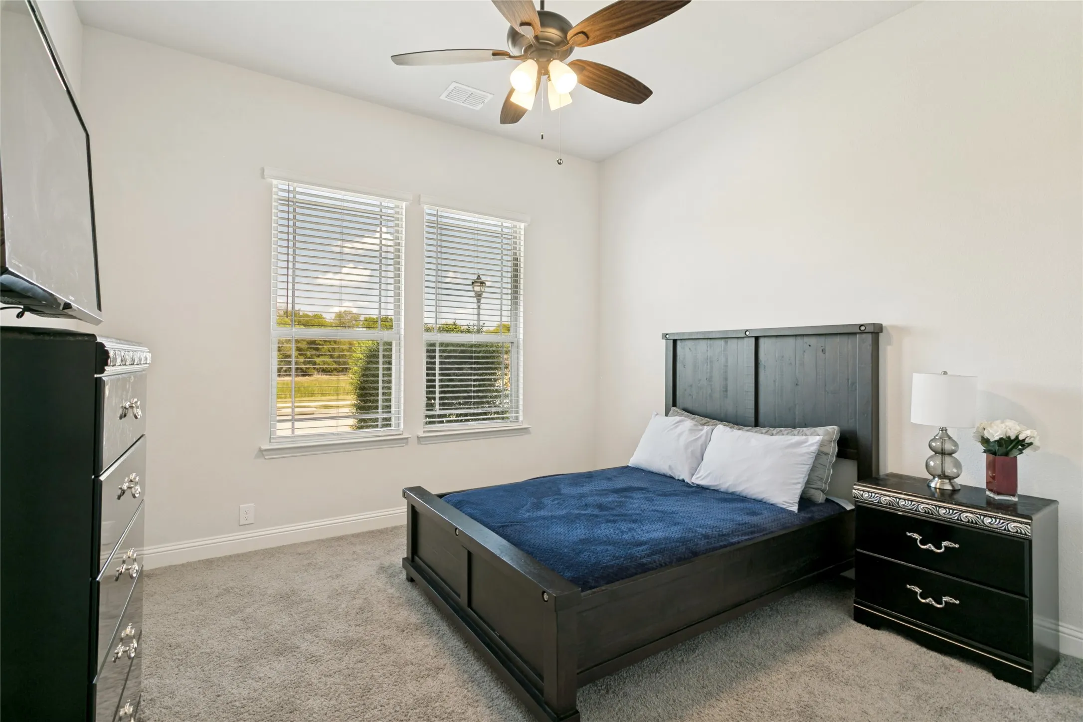 Single Family Residence For Sale in Johnson County , 1007 Creekhaven Lane, Mansfield, Texas 76063, 3 Bedroom, 3 Bathroom, 2 Garage spaces, 2,622 Sqft, built in 2022, mls#21374642, Real Estate Agent in Mansfield, Homes For Sale in Johnson county, Homes For Sale in Mansfield, Realtor in Mansfield Texas, Real Estate Brokerage Independent Realty Texas, Luminita Cordes Realtor