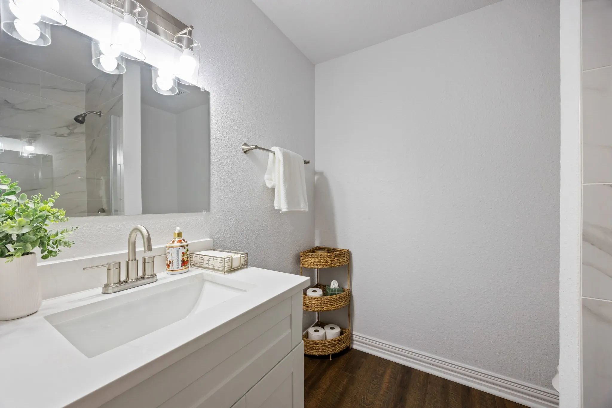 Single Family Residence For Rent in Collin County , 3300 Bandolino Lane, Plano, Texas 75023, 4 Bedroom, 3 Bathroom, 2 Garage spaces, 2,626 Sqft, built in 1976, mls#21374648, Real Estate Agent in Plano, Homes For Rent in Collin county, Homes For Rent in Plano, Realtor in Plano Texas, Real Estate Brokerage Independent Realty Texas, Luminita Cordes Realtor