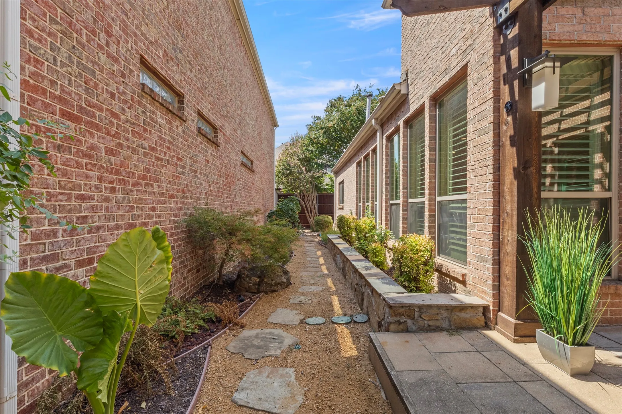 Single Family Residence For Sale in Collin County , 53 Cattail Pond Drive, Frisco, Texas 75034, 3 Bedroom, 4 Bathroom, 2 Garage spaces, 2,962 Sqft, built in 2000, mls#21372321, Real Estate Agent in Frisco, Homes For Sale in Collin county, Homes For Sale in Frisco, Realtor in Frisco Texas, Real Estate Brokerage Independent Realty Texas, Luminita Cordes Realtor