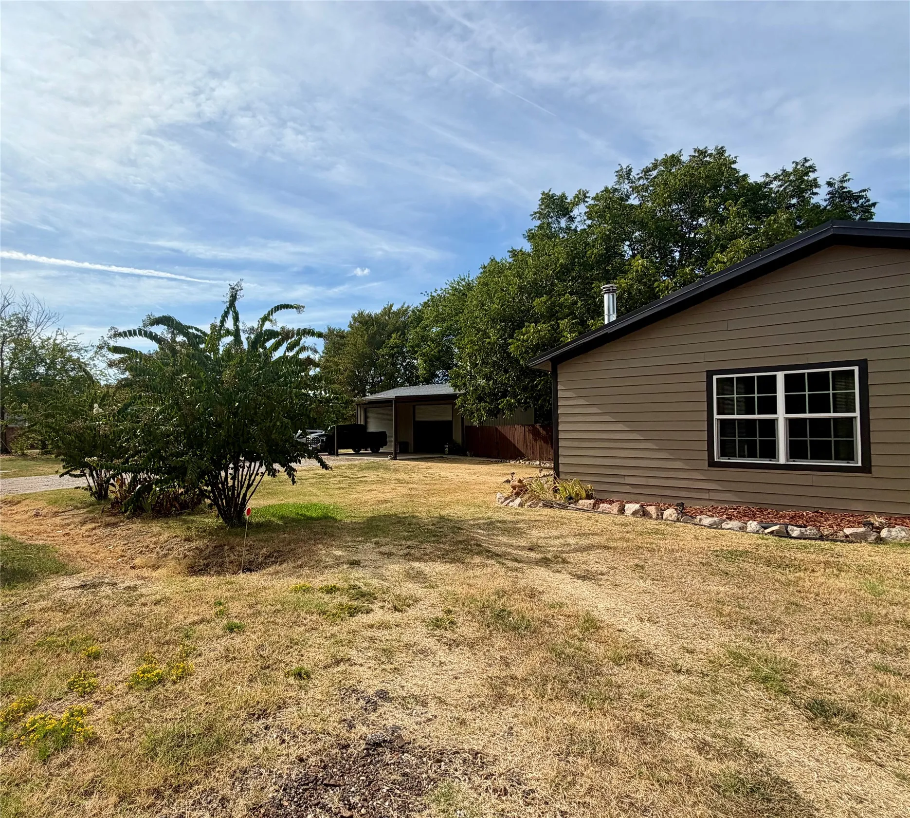 Single Family Residence For Sale in Wood County , 100 Nell Lane, Yantis, Texas 75497, 3 Bedroom, 2 Bathroom, Garage spaces, 1,919 Sqft, built in 1988, mls#21371528, Real Estate Agent in Yantis, Homes For Sale in Wood county, Homes For Sale in Yantis, Realtor in Yantis Texas, Real Estate Brokerage Independent Realty Texas, Luminita Cordes Realtor