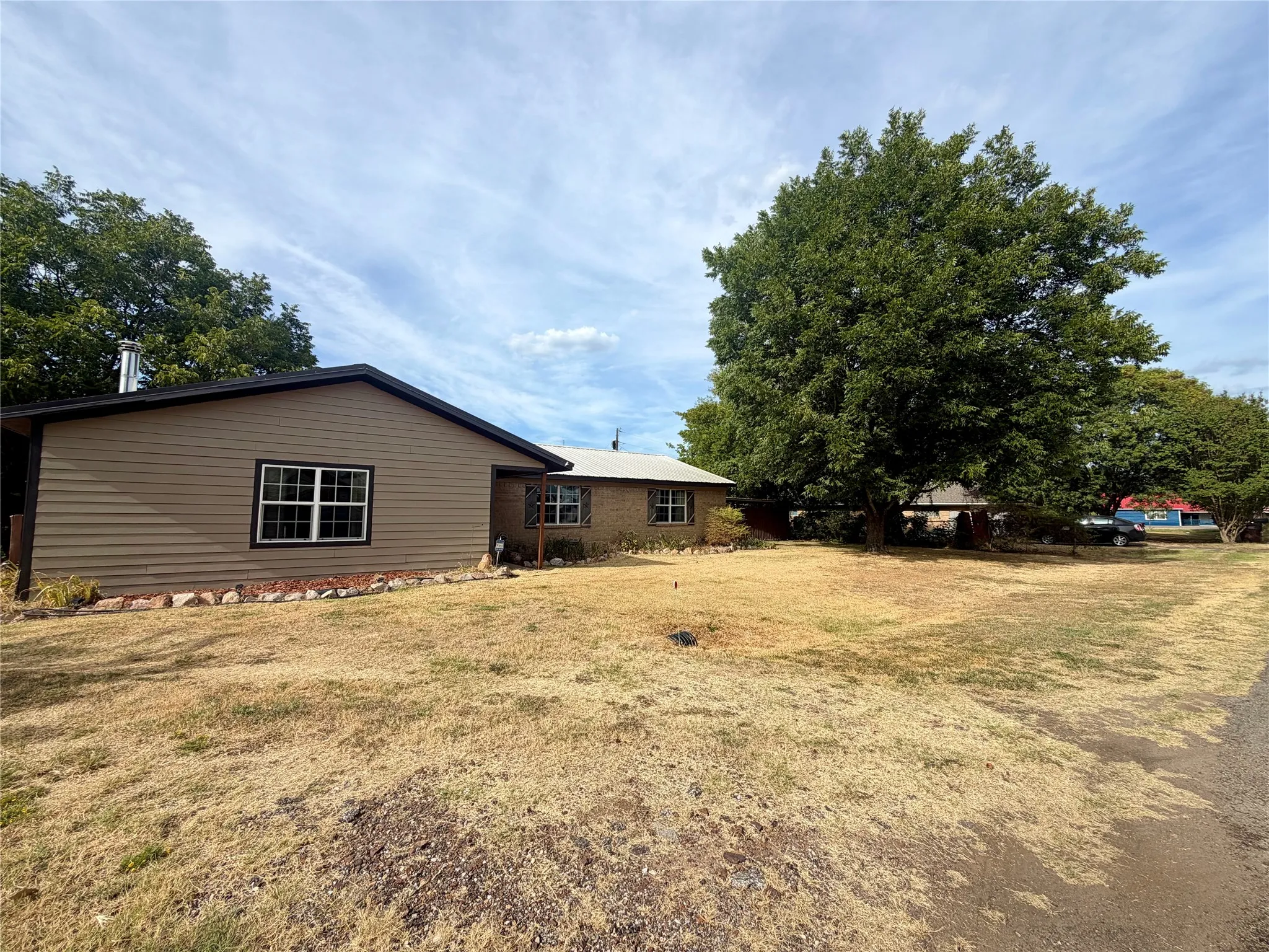 Single Family Residence For Sale in Wood County , 100 Nell Lane, Yantis, Texas 75497, 3 Bedroom, 2 Bathroom, Garage spaces, 1,919 Sqft, built in 1988, mls#21371528, Real Estate Agent in Yantis, Homes For Sale in Wood county, Homes For Sale in Yantis, Realtor in Yantis Texas, Real Estate Brokerage Independent Realty Texas, Luminita Cordes Realtor