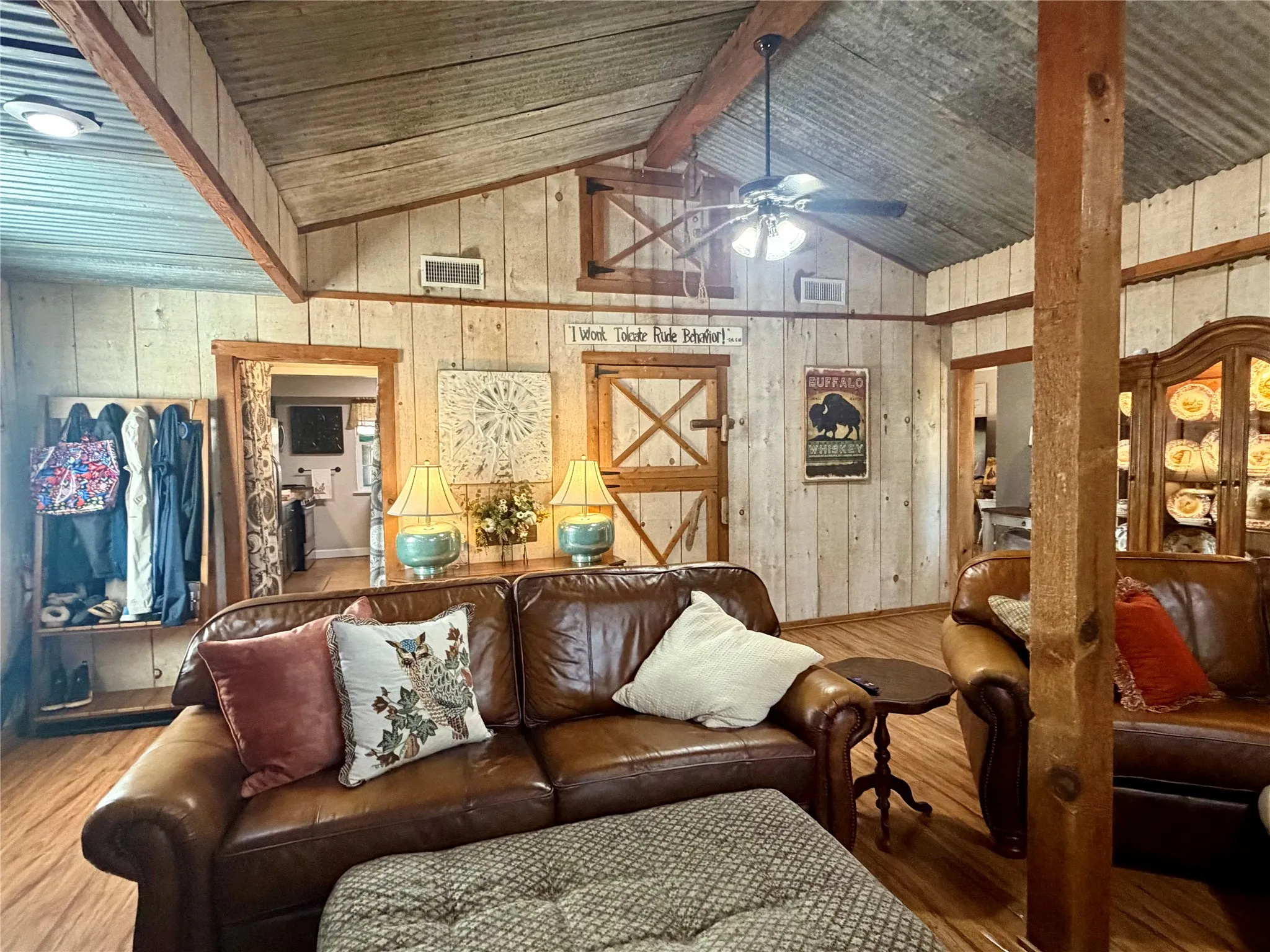 Single Family Residence For Sale in Wood County , 100 Nell Lane, Yantis, Texas 75497, 3 Bedroom, 2 Bathroom, Garage spaces, 1,919 Sqft, built in 1988, mls#21371528, Real Estate Agent in Yantis, Homes For Sale in Wood county, Homes For Sale in Yantis, Realtor in Yantis Texas, Real Estate Brokerage Independent Realty Texas, Luminita Cordes Realtor