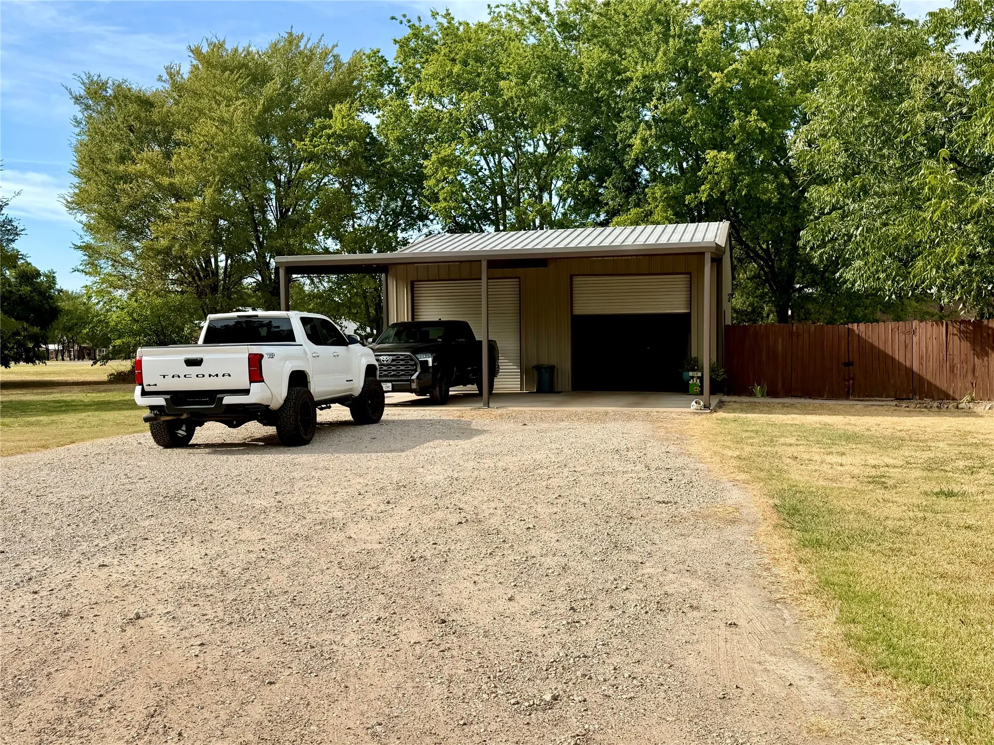 Single Family Residence For Sale in Wood County , 100 Nell Lane, Yantis, Texas 75497, 3 Bedroom, 2 Bathroom, Garage spaces, 1,919 Sqft, built in 1988, mls#21371528, Real Estate Agent in Yantis, Homes For Sale in Wood county, Homes For Sale in Yantis, Realtor in Yantis Texas, Real Estate Brokerage Independent Realty Texas, Luminita Cordes Realtor