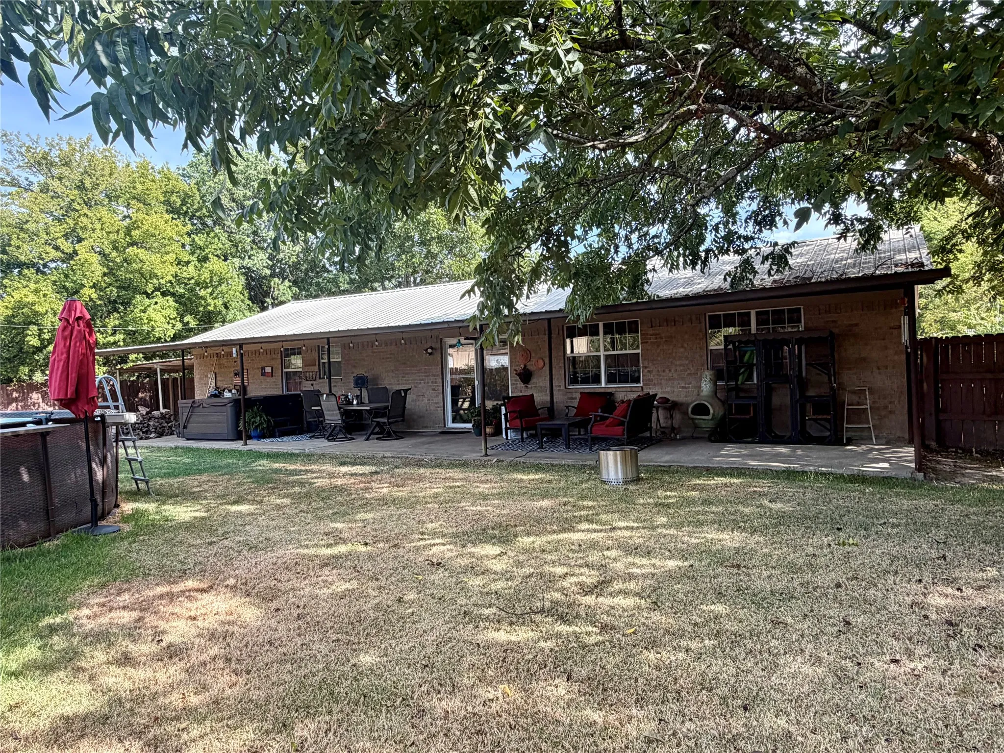 Single Family Residence For Sale in Wood County , 100 Nell Lane, Yantis, Texas 75497, 3 Bedroom, 2 Bathroom, Garage spaces, 1,919 Sqft, built in 1988, mls#21371528, Real Estate Agent in Yantis, Homes For Sale in Wood county, Homes For Sale in Yantis, Realtor in Yantis Texas, Real Estate Brokerage Independent Realty Texas, Luminita Cordes Realtor